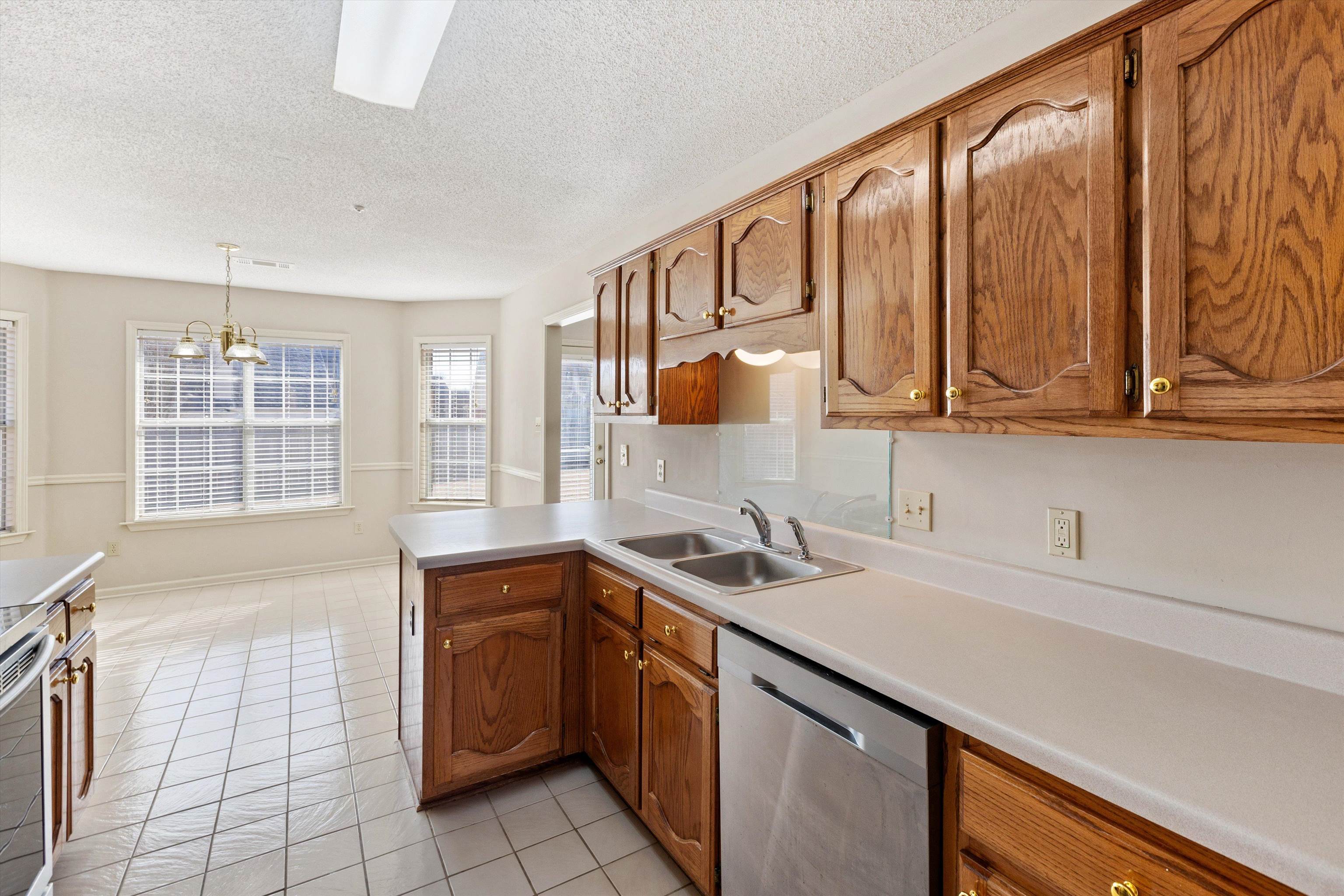 9739 LAKELAND HILLS CV