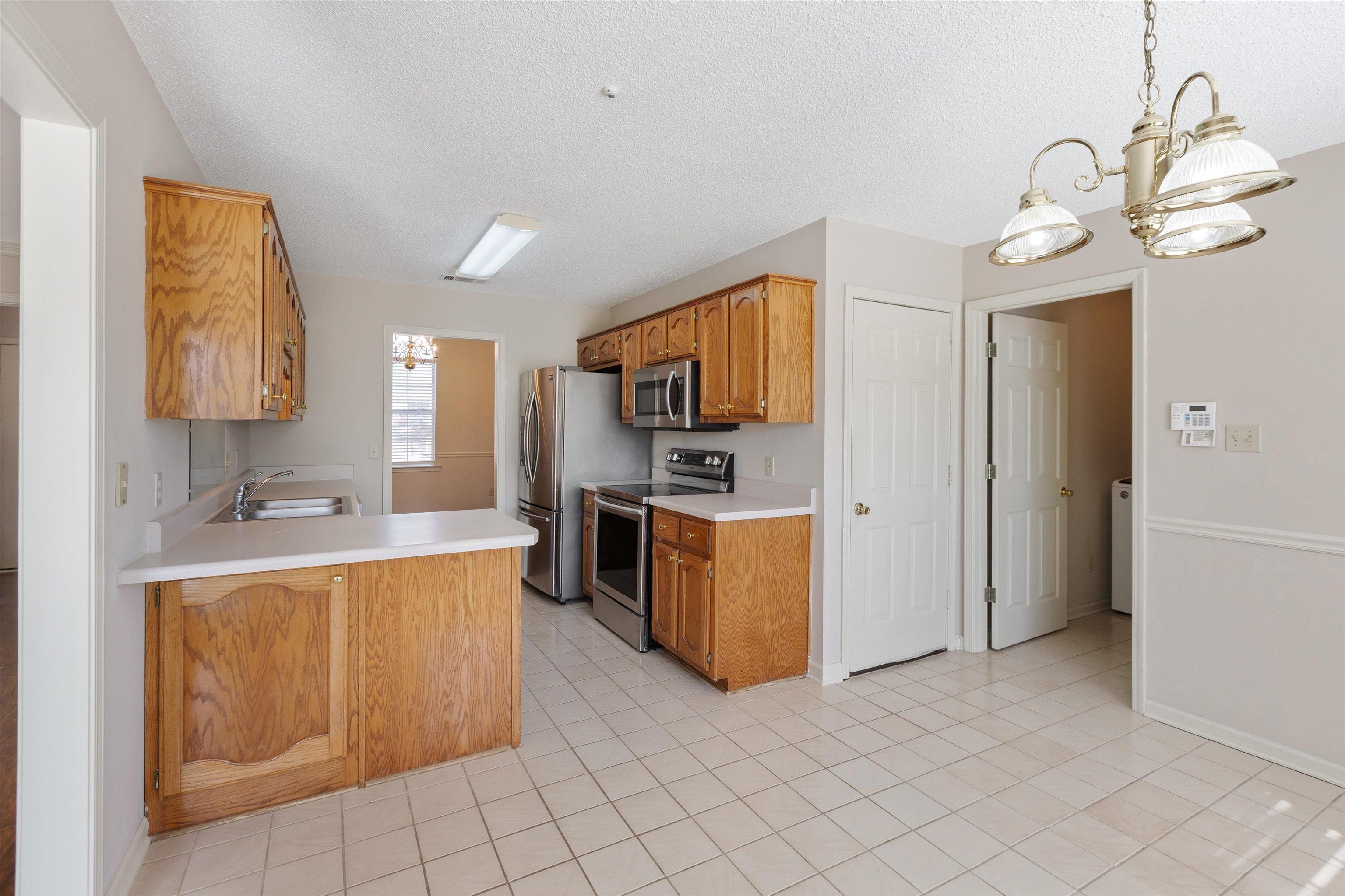9739 LAKELAND HILLS CV