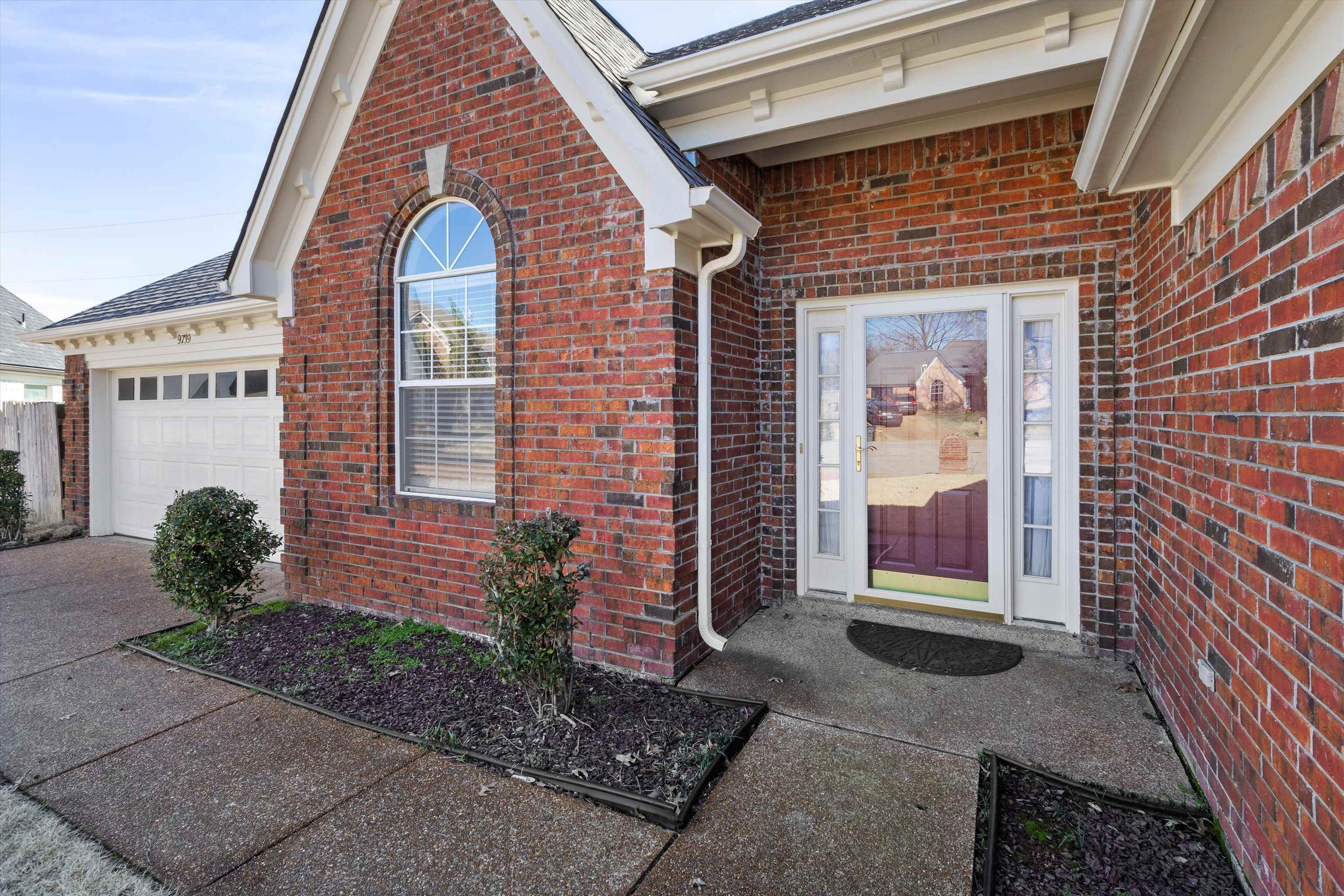 9739 LAKELAND HILLS CV