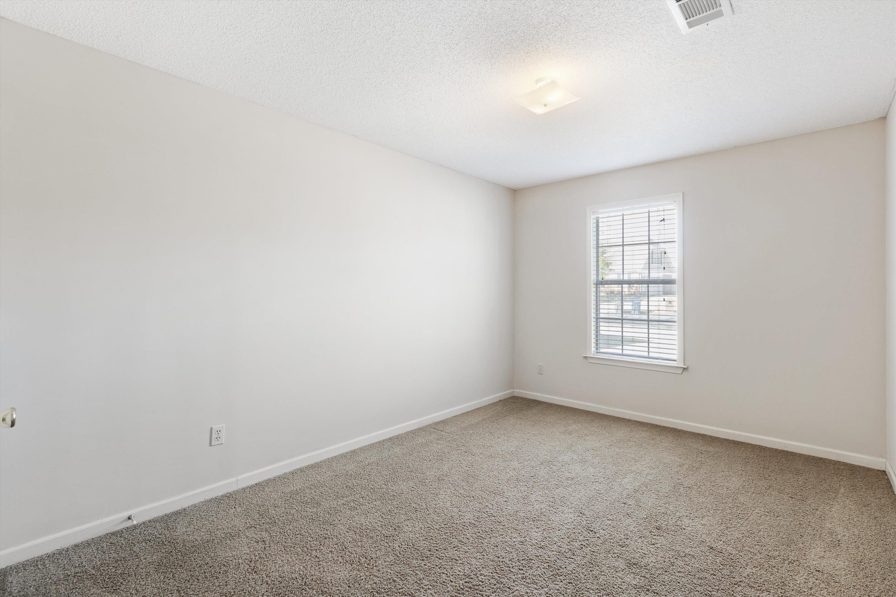 9739 LAKELAND HILLS CV