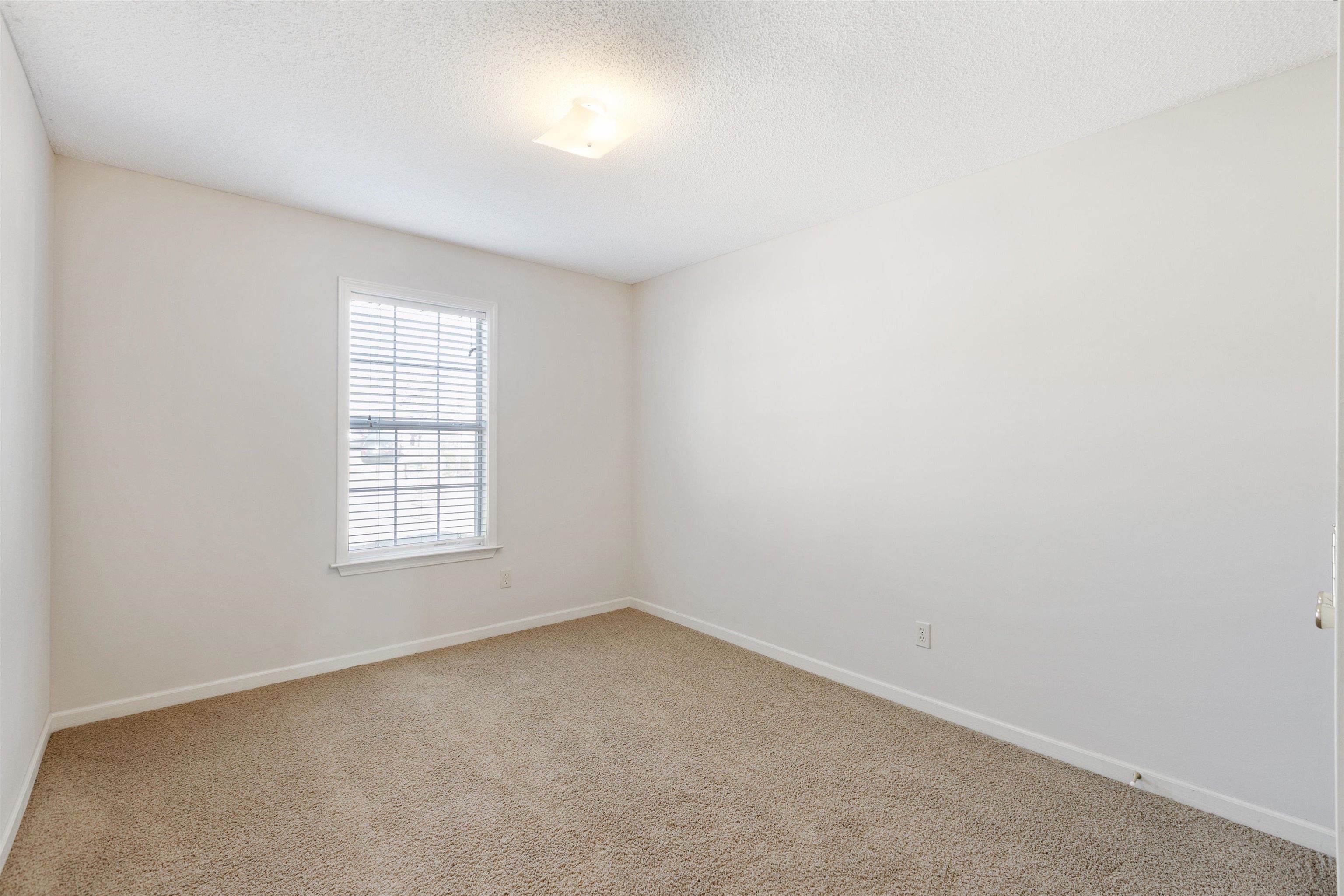 9739 LAKELAND HILLS CV