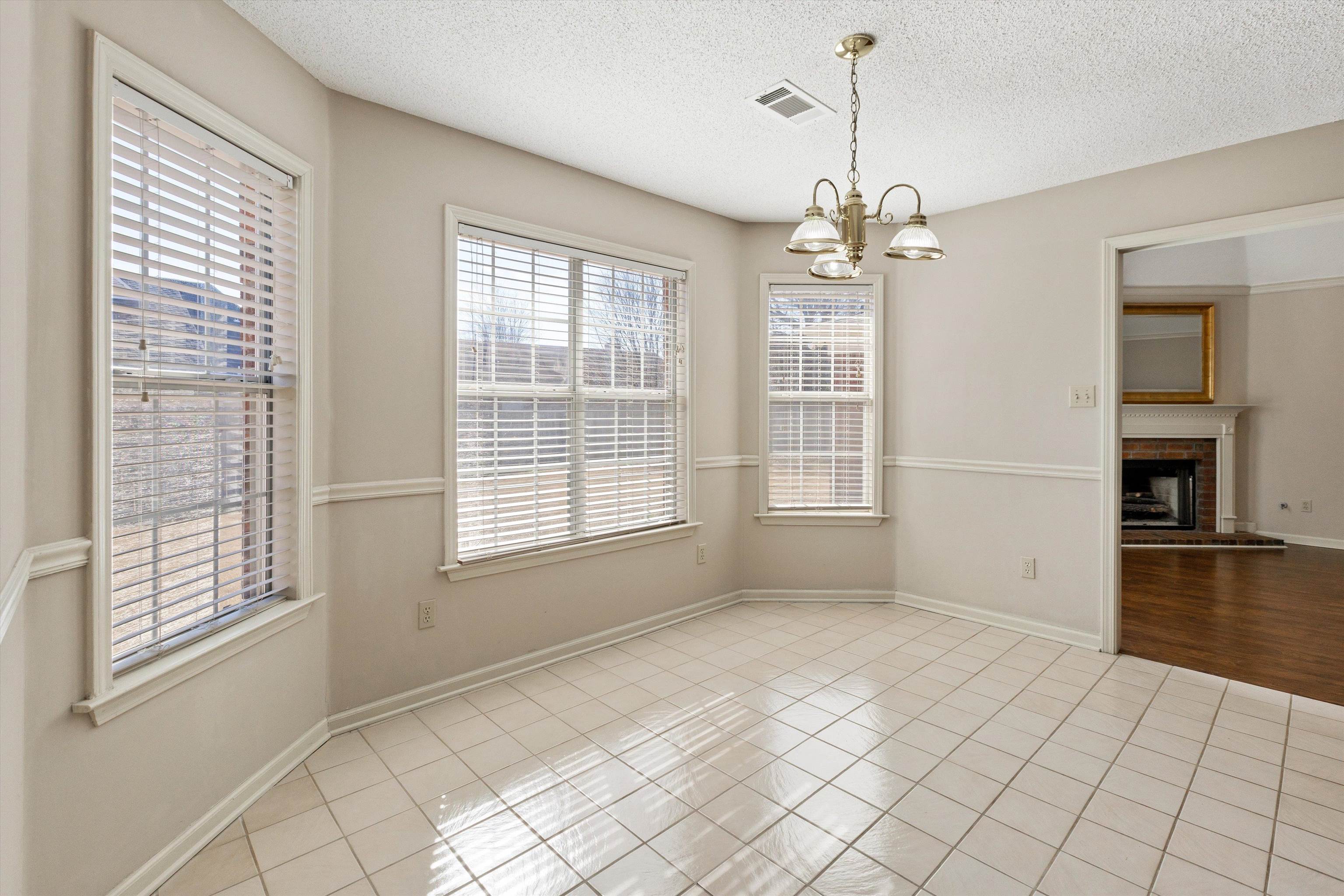 9739 LAKELAND HILLS CV