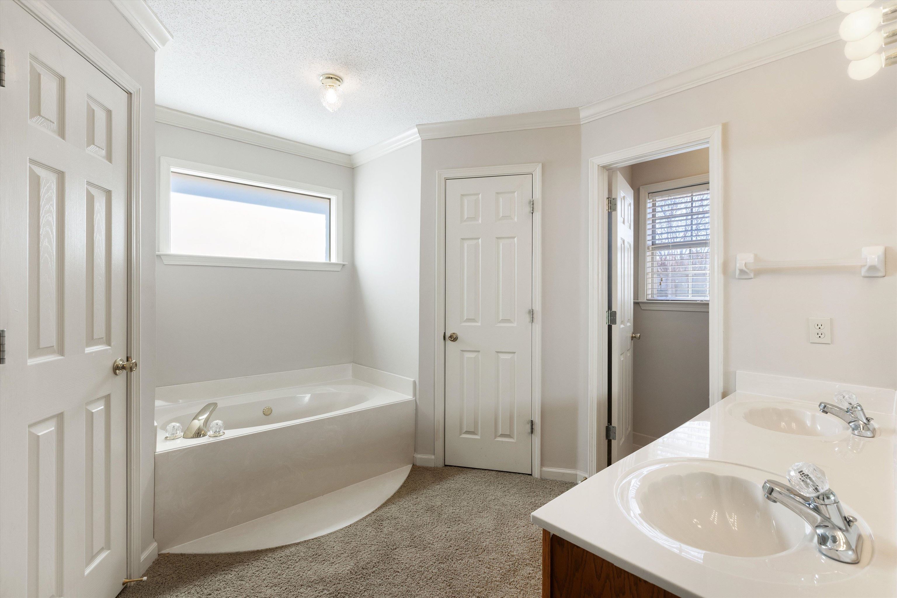 9739 LAKELAND HILLS CV
