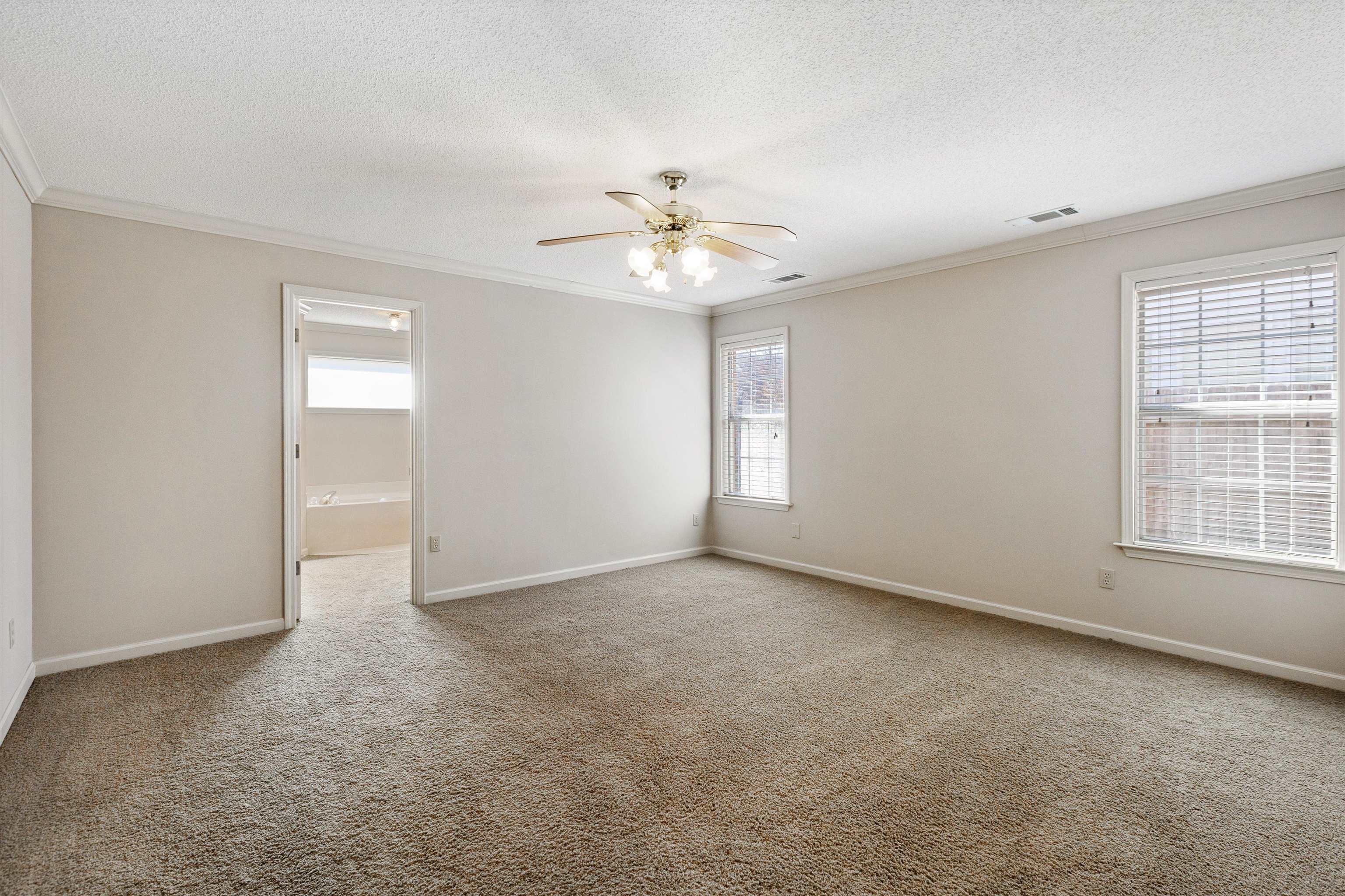 9739 LAKELAND HILLS CV