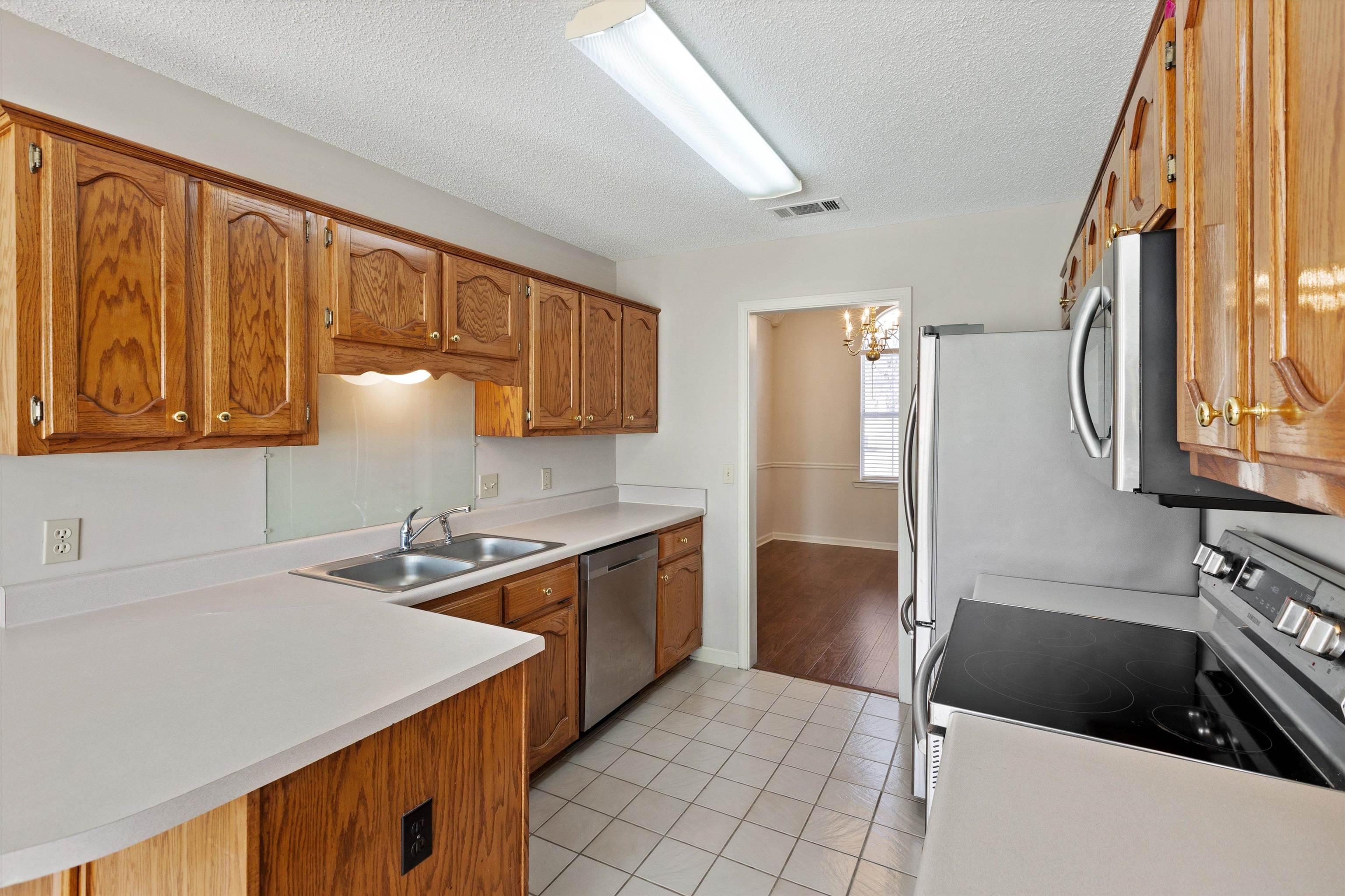 9739 LAKELAND HILLS CV