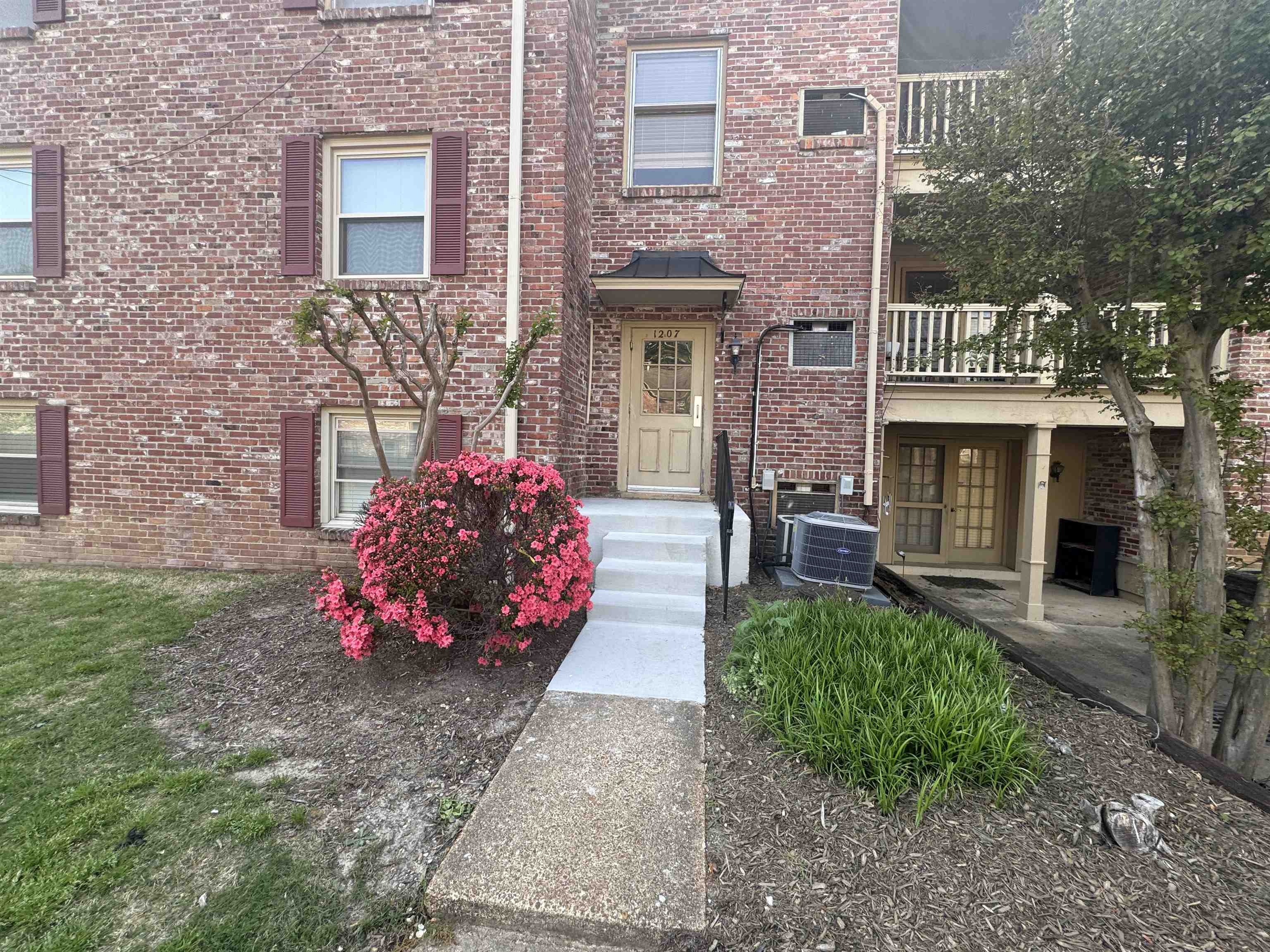 1208 MIDDLE CT Unit: 202