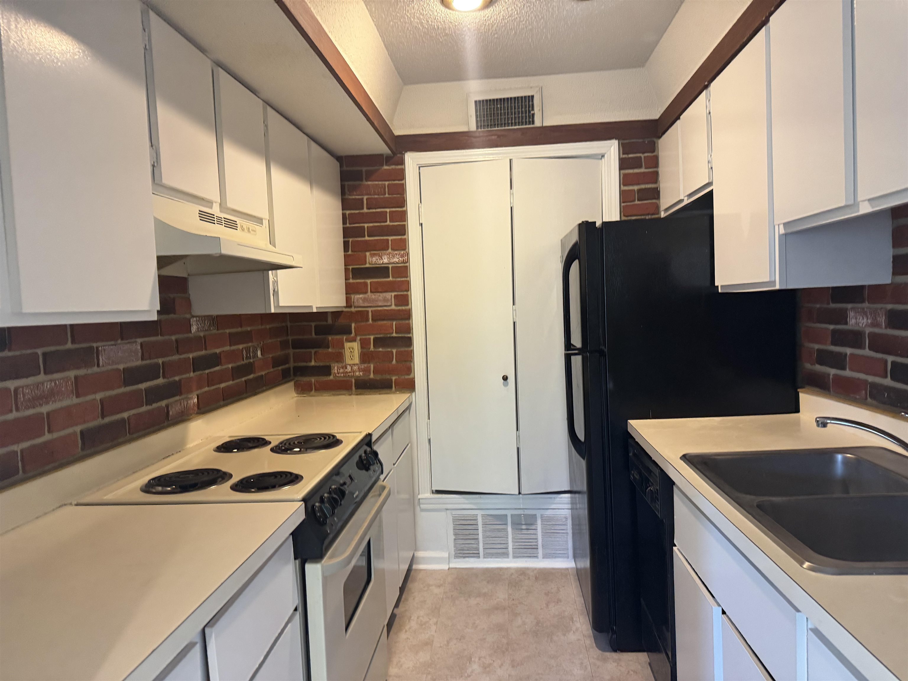 1208 MIDDLE CT Unit: 202