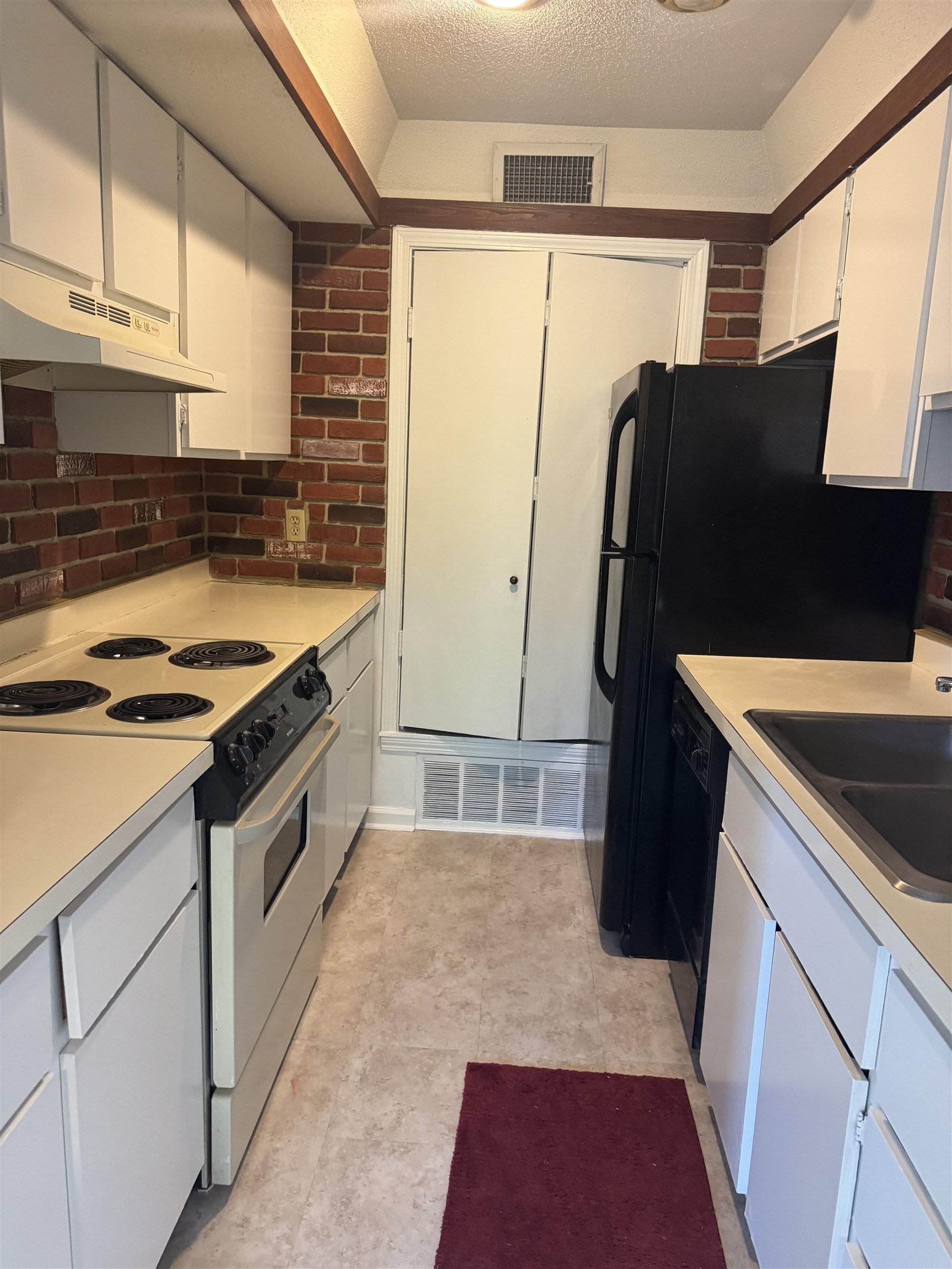 1208 MIDDLE CT Unit: 202