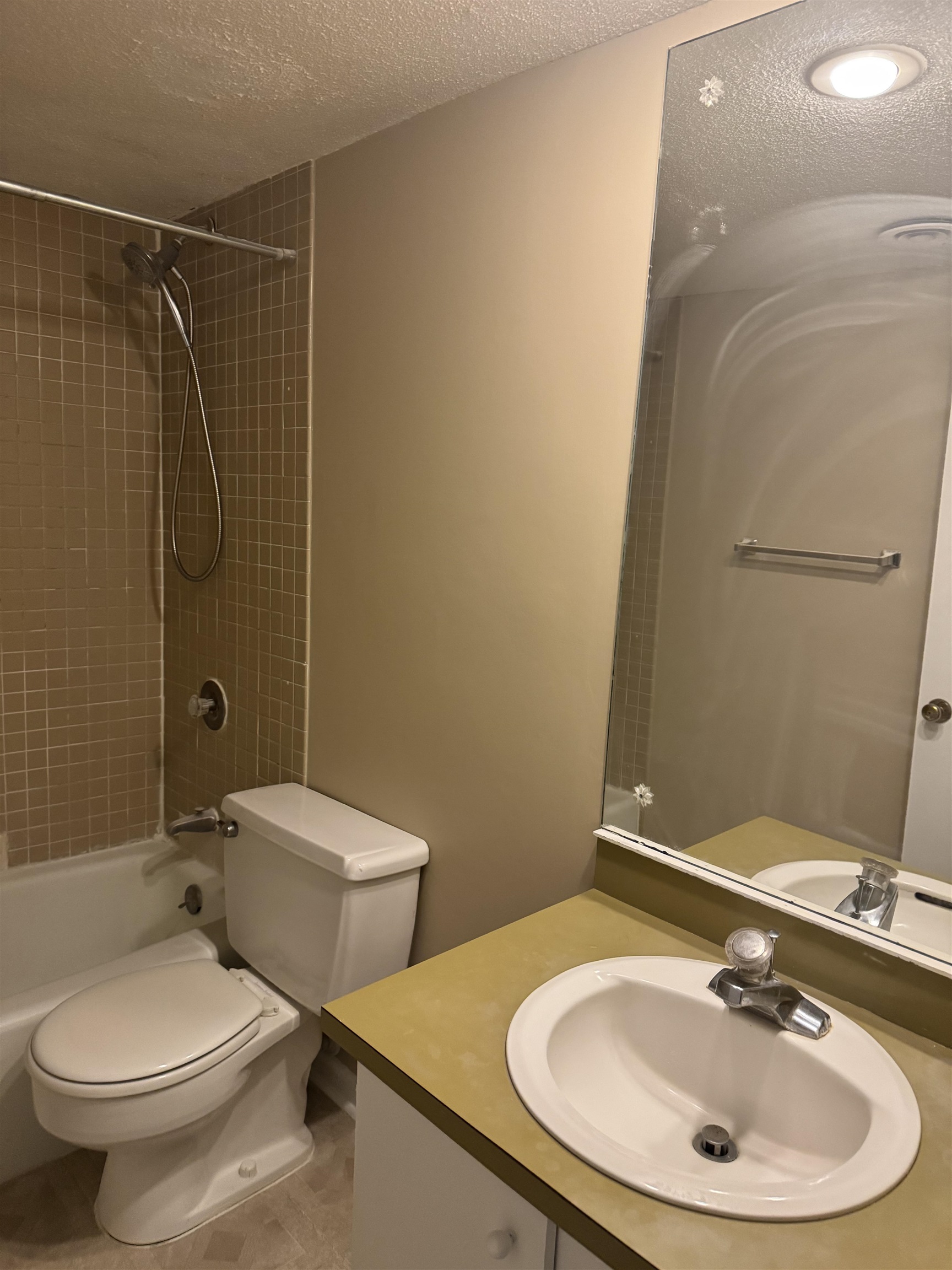 1208 MIDDLE CT Unit: 202