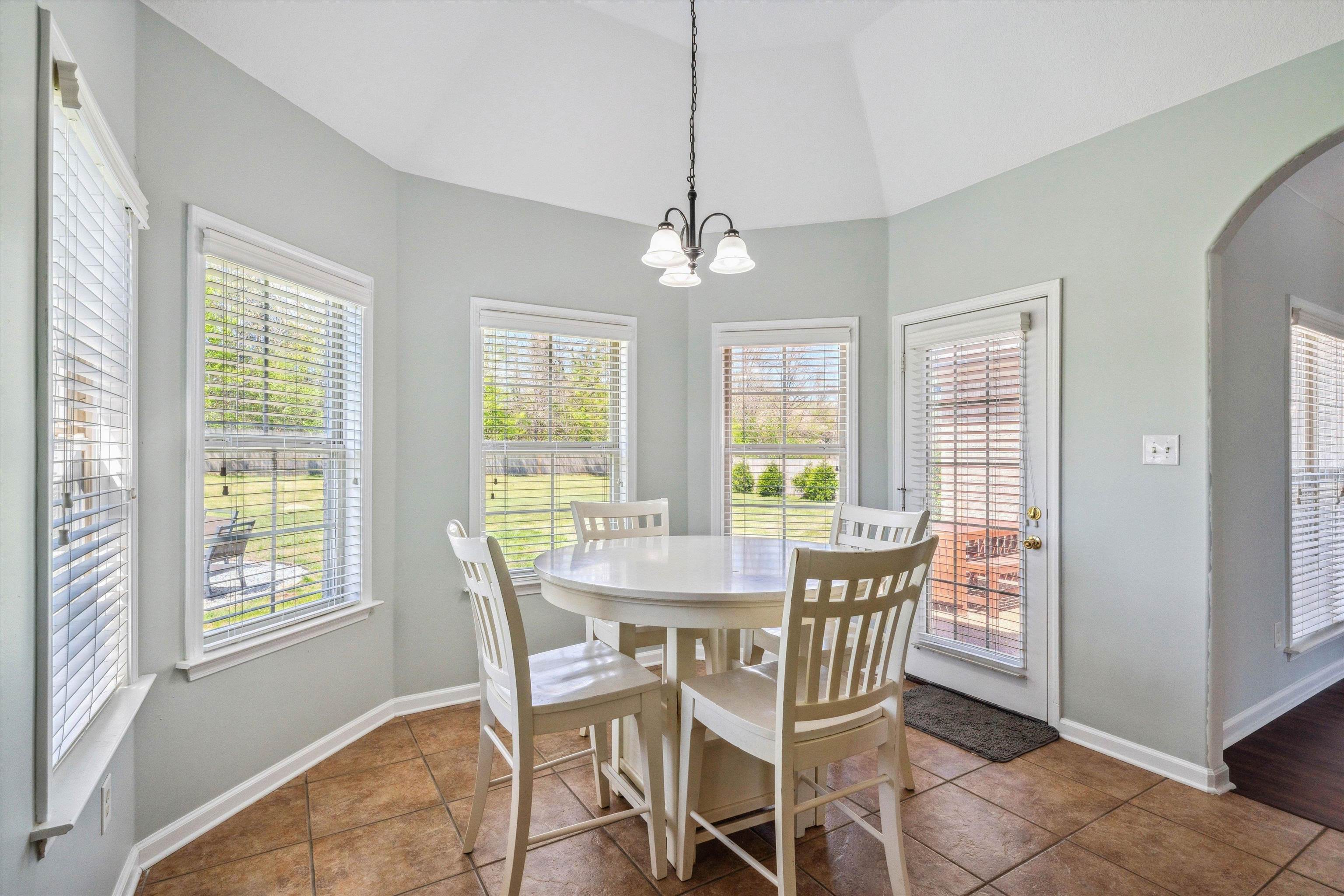 4803 ELLENDALE RD