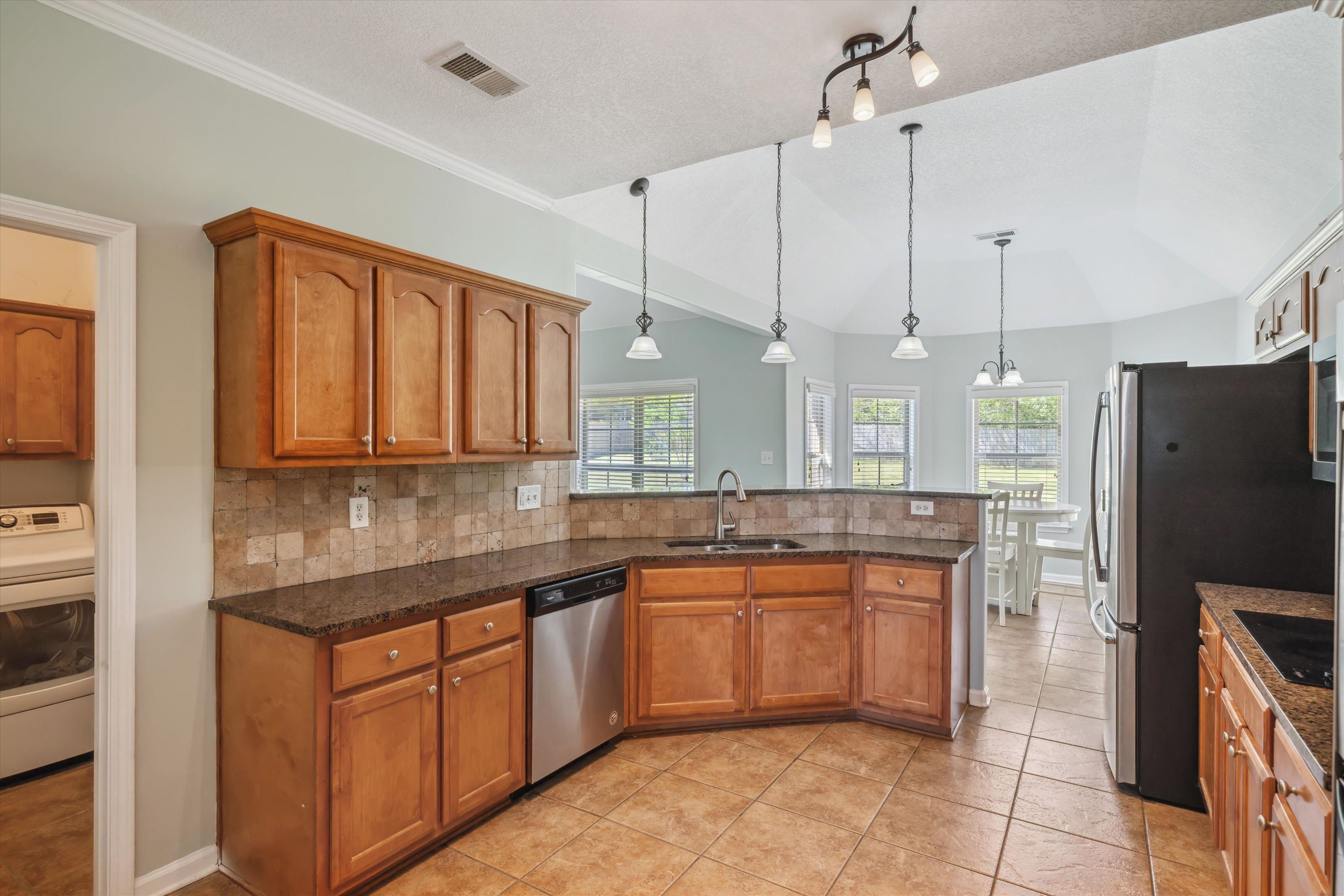 4803 ELLENDALE RD