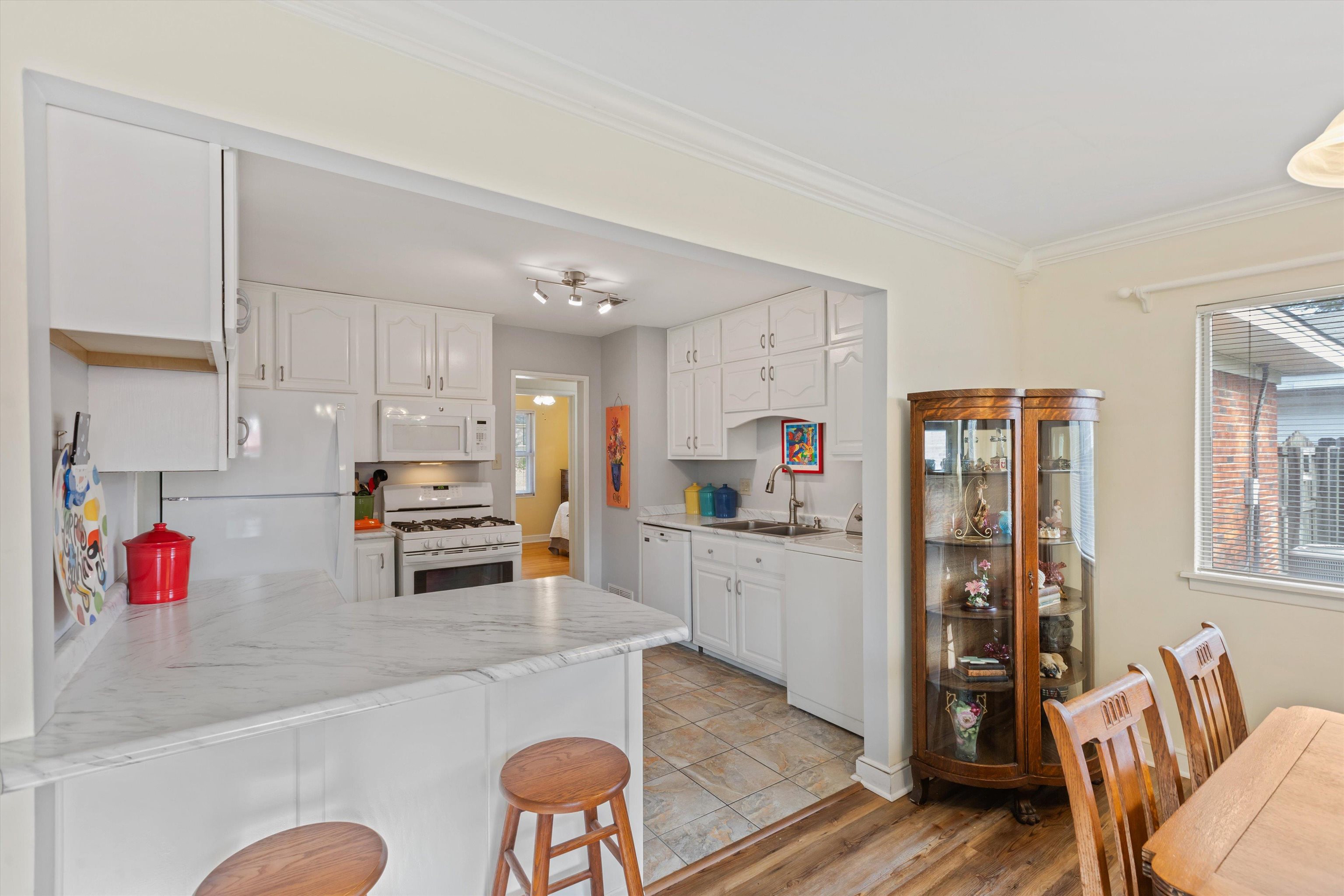 4943 KIMBALL AVE