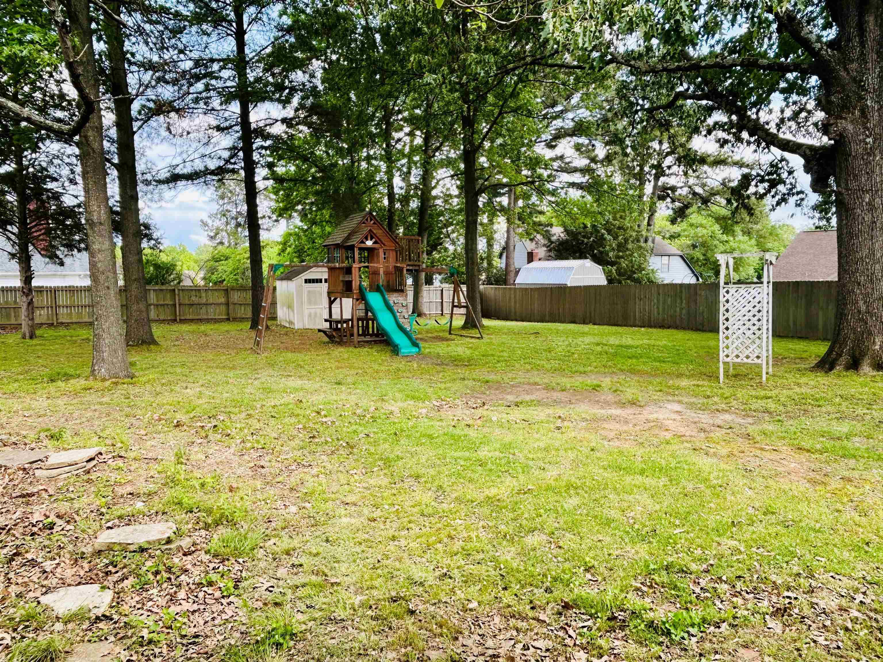 3738 BROOK TRAIL LN