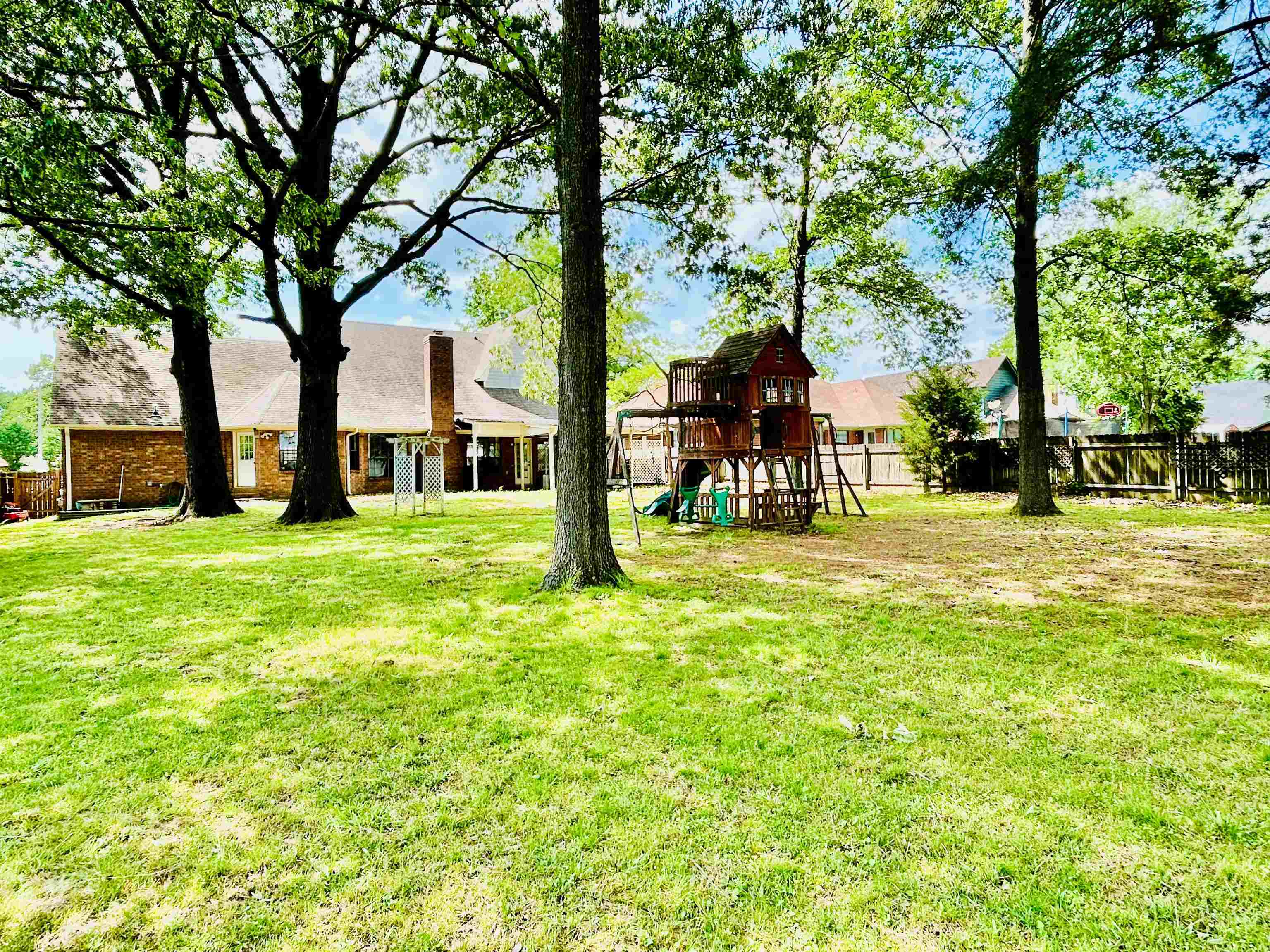 3738 BROOK TRAIL LN