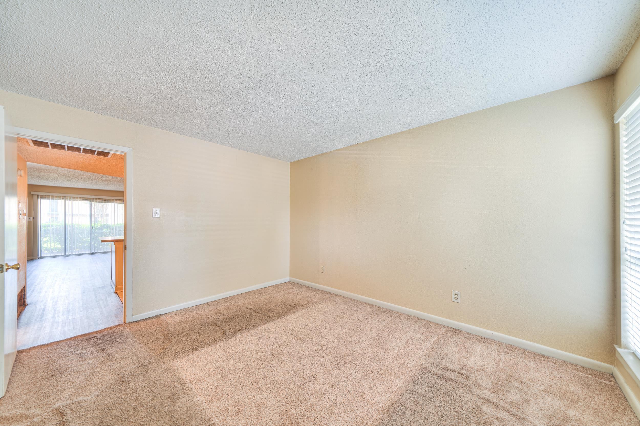 6773 QUAIL HOLLOW CT Unit: 1