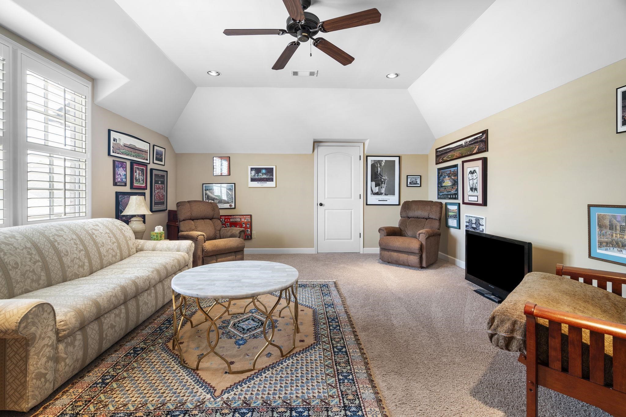 9051 TERRENE LN