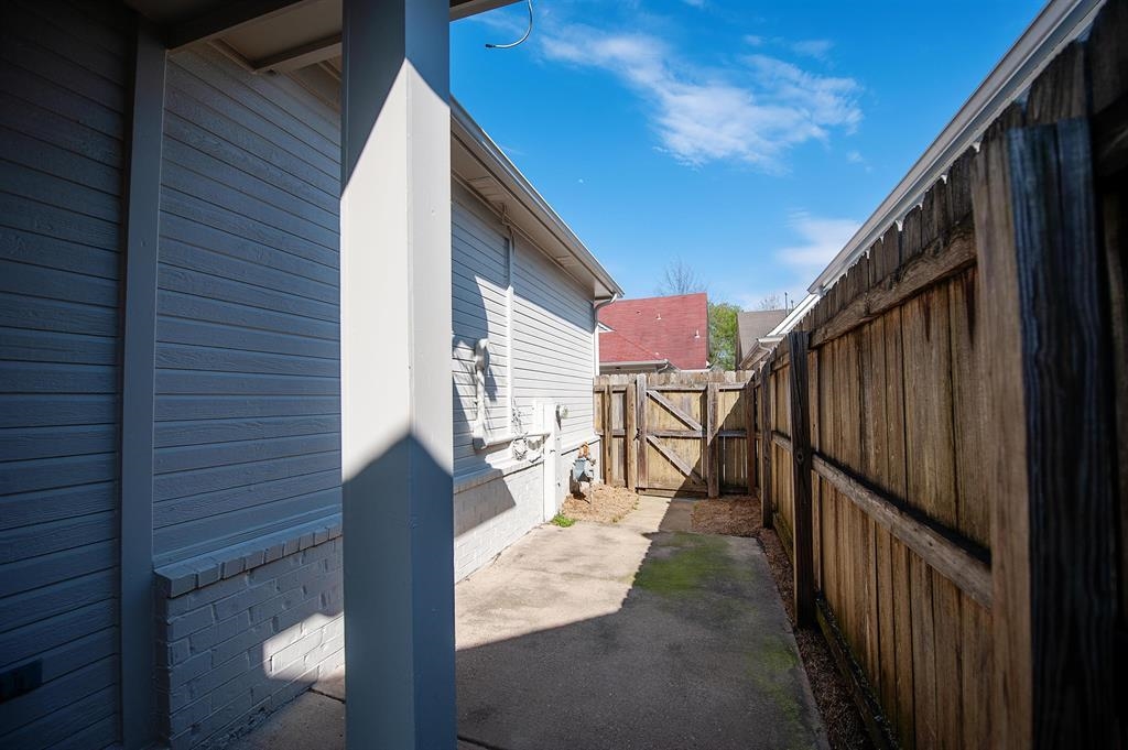 1424 ISLAND TOWN DR