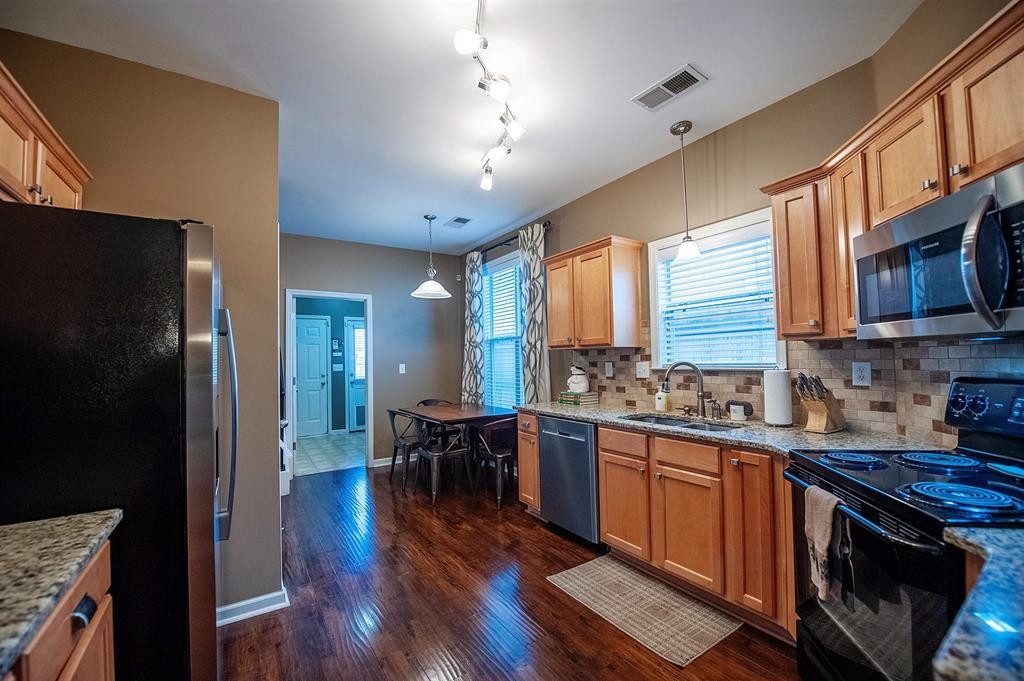 1424 ISLAND TOWN DR