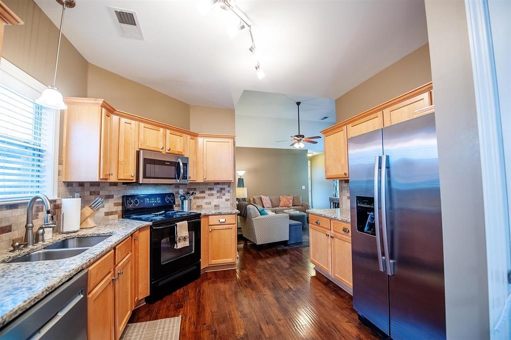 1424 ISLAND TOWN DR