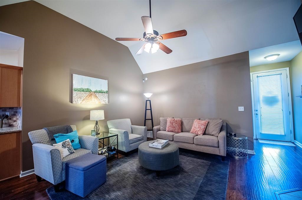 1424 ISLAND TOWN DR