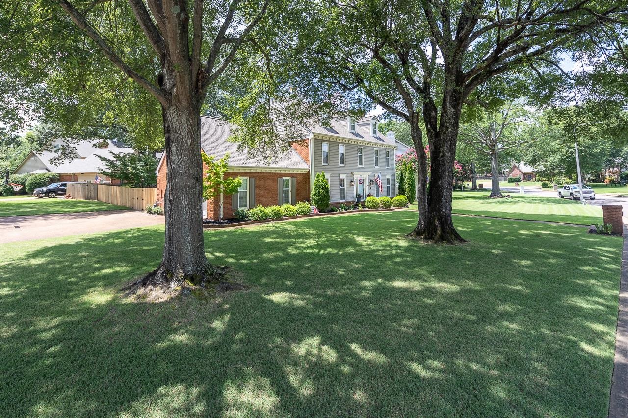 9169 GREENBRIER CV