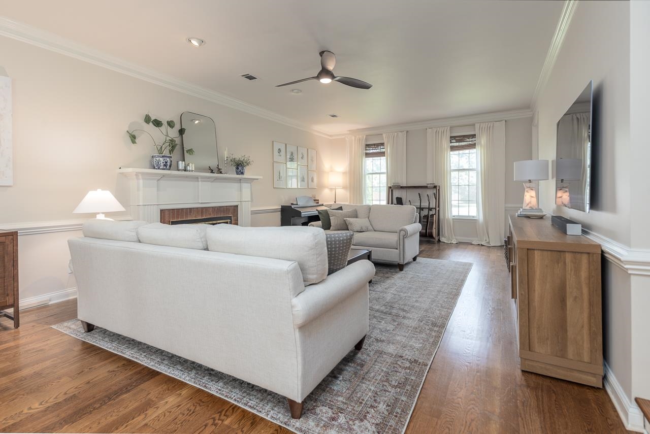 9169 GREENBRIER CV