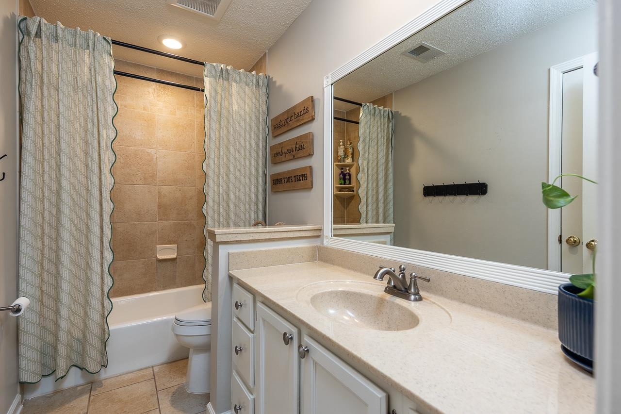 9169 GREENBRIER CV
