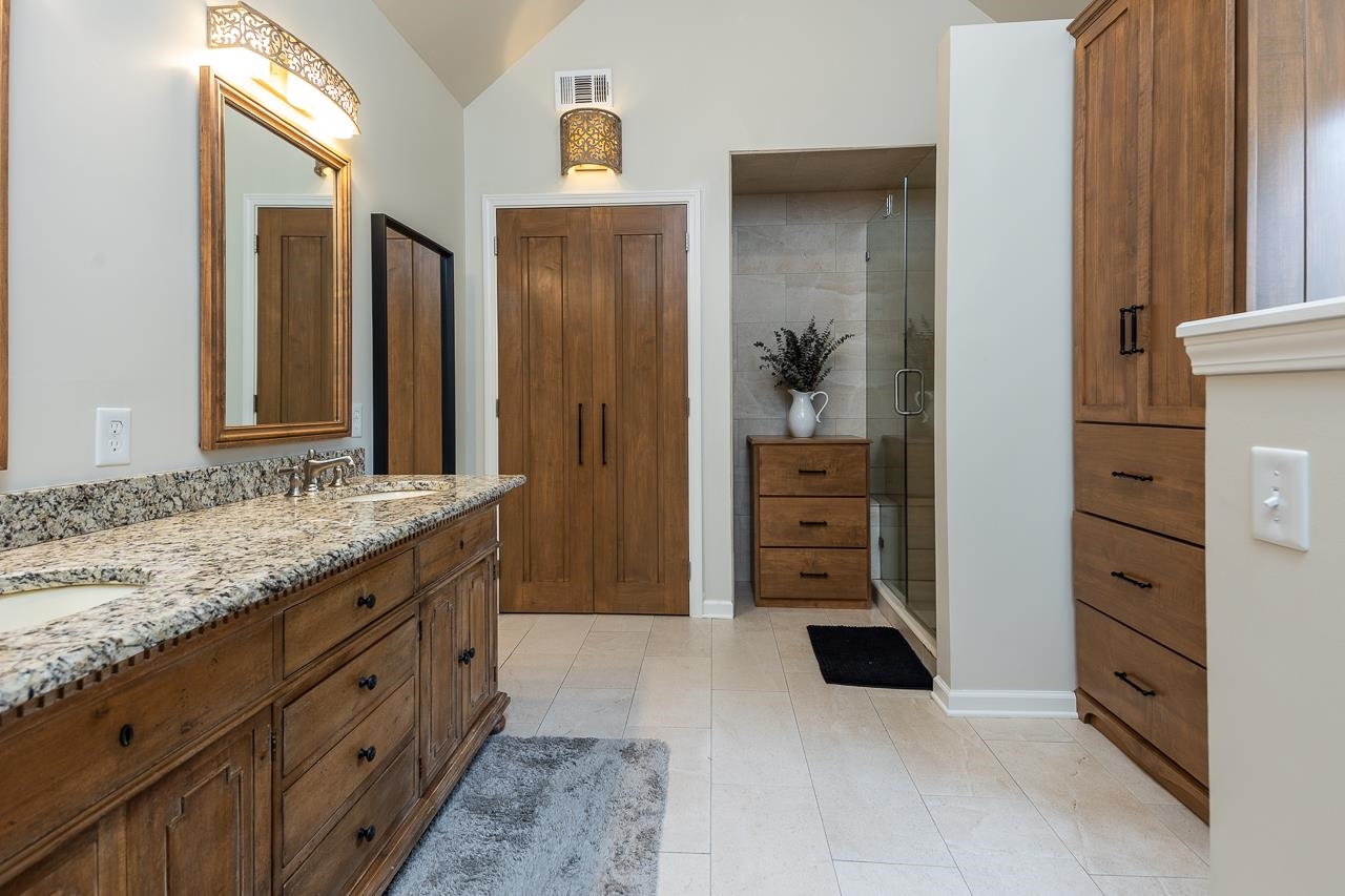 9169 GREENBRIER CV