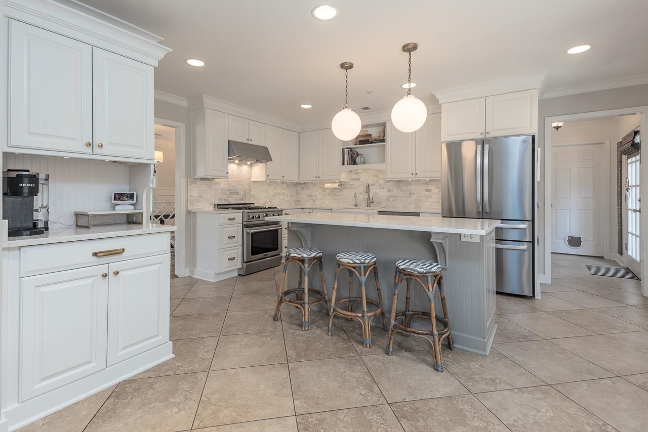 9169 GREENBRIER CV