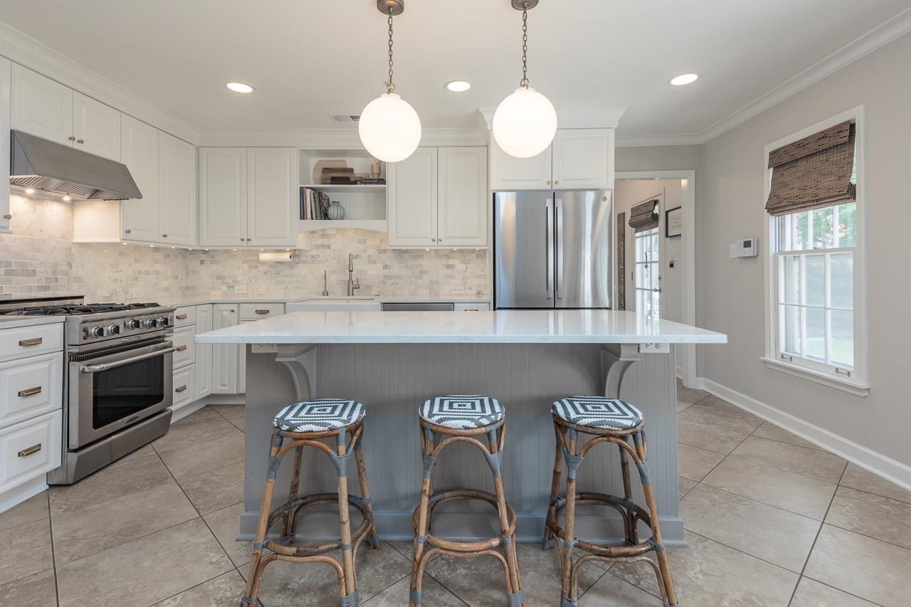 9169 GREENBRIER CV
