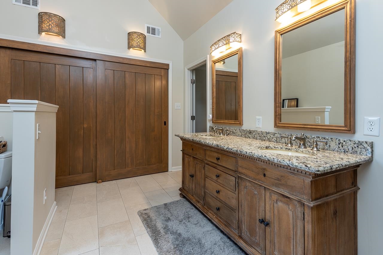 9169 GREENBRIER CV
