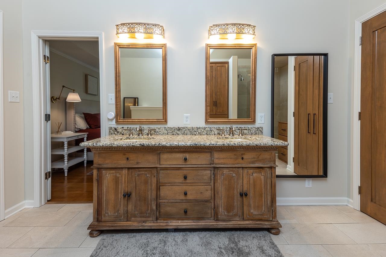 9169 GREENBRIER CV