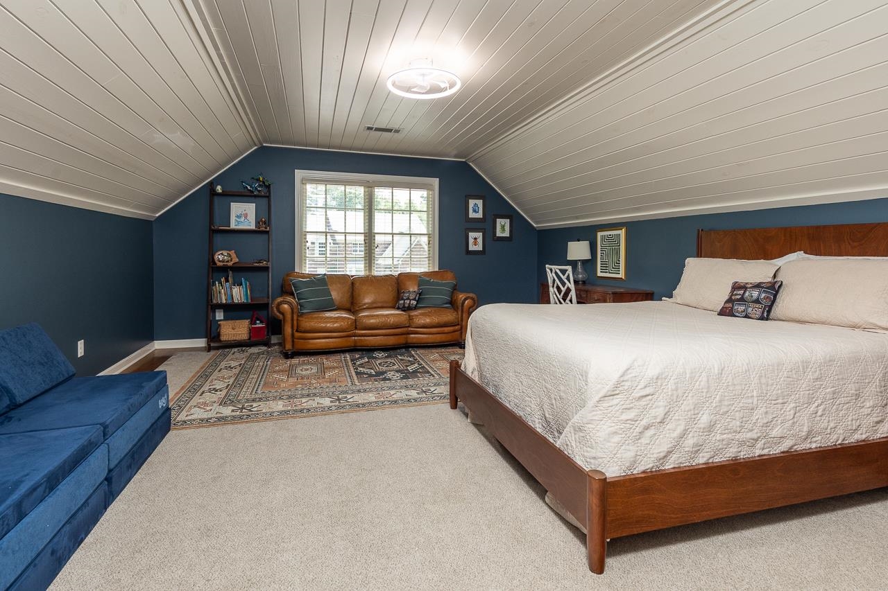 9169 GREENBRIER CV