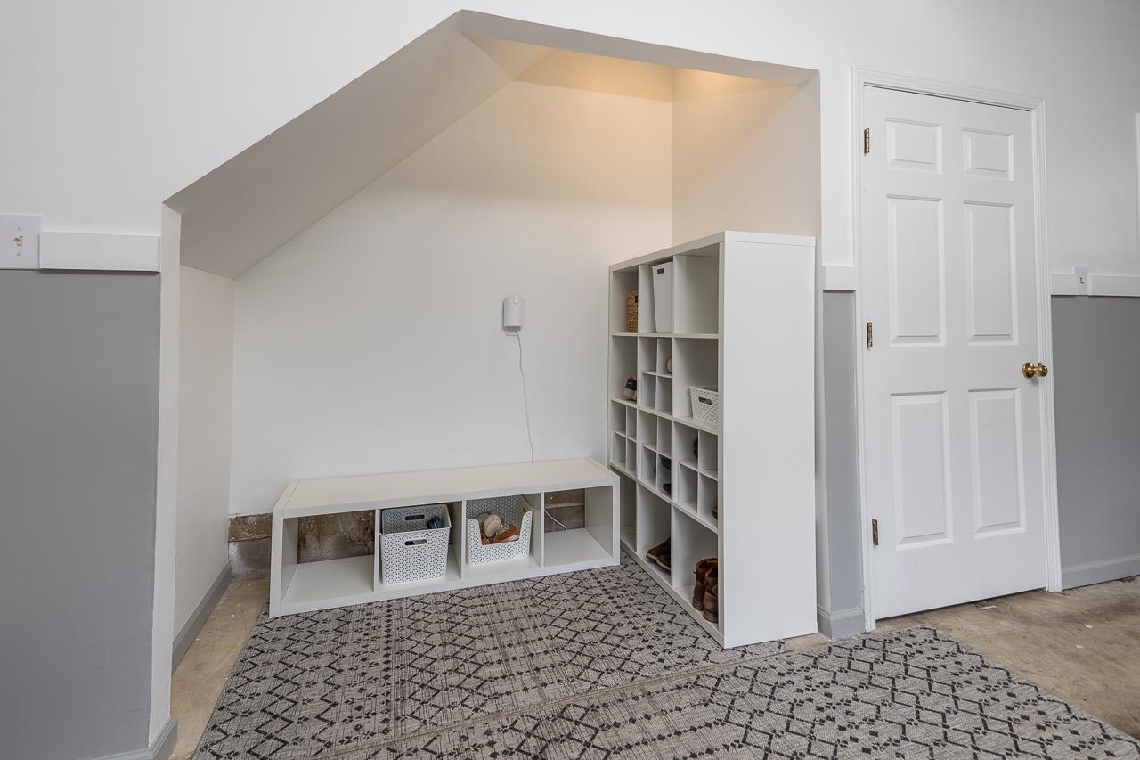 9169 GREENBRIER CV