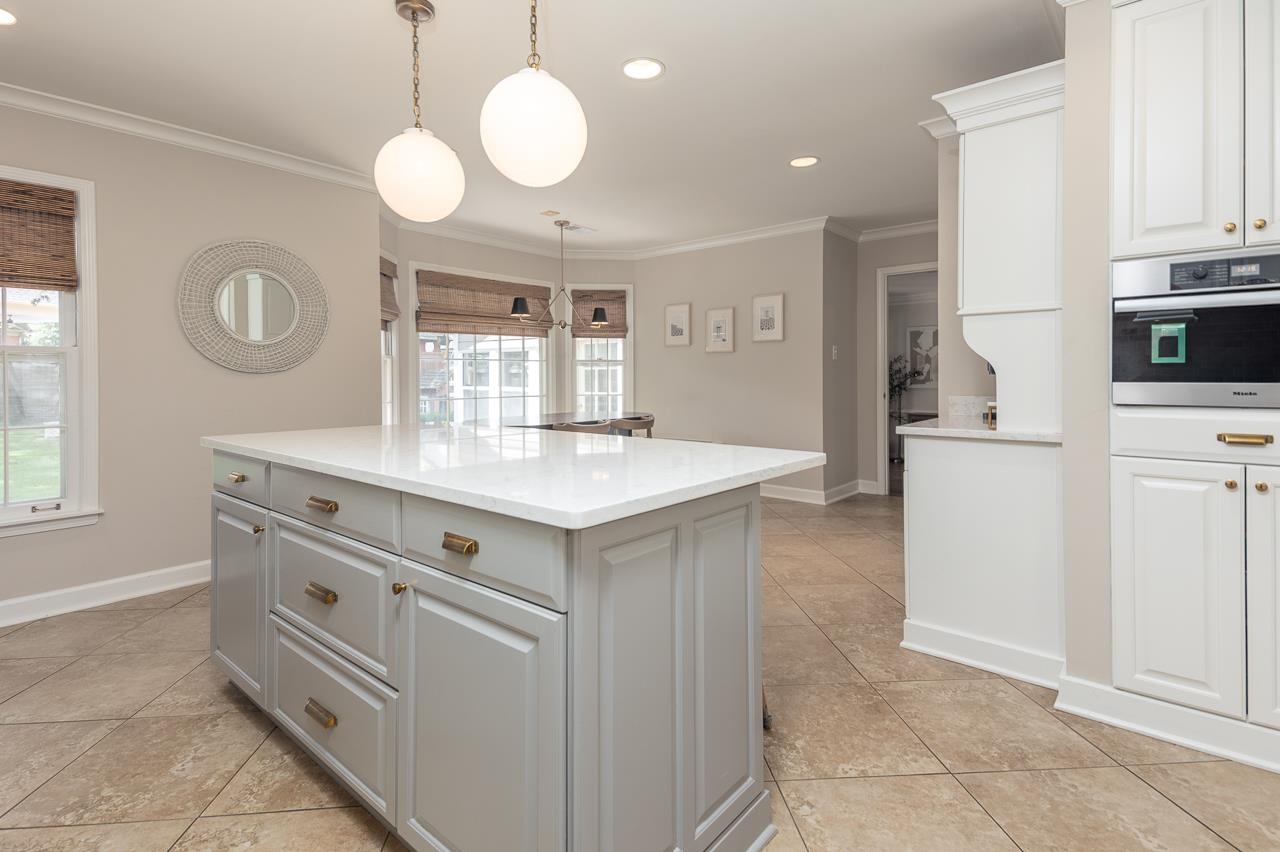 9169 GREENBRIER CV