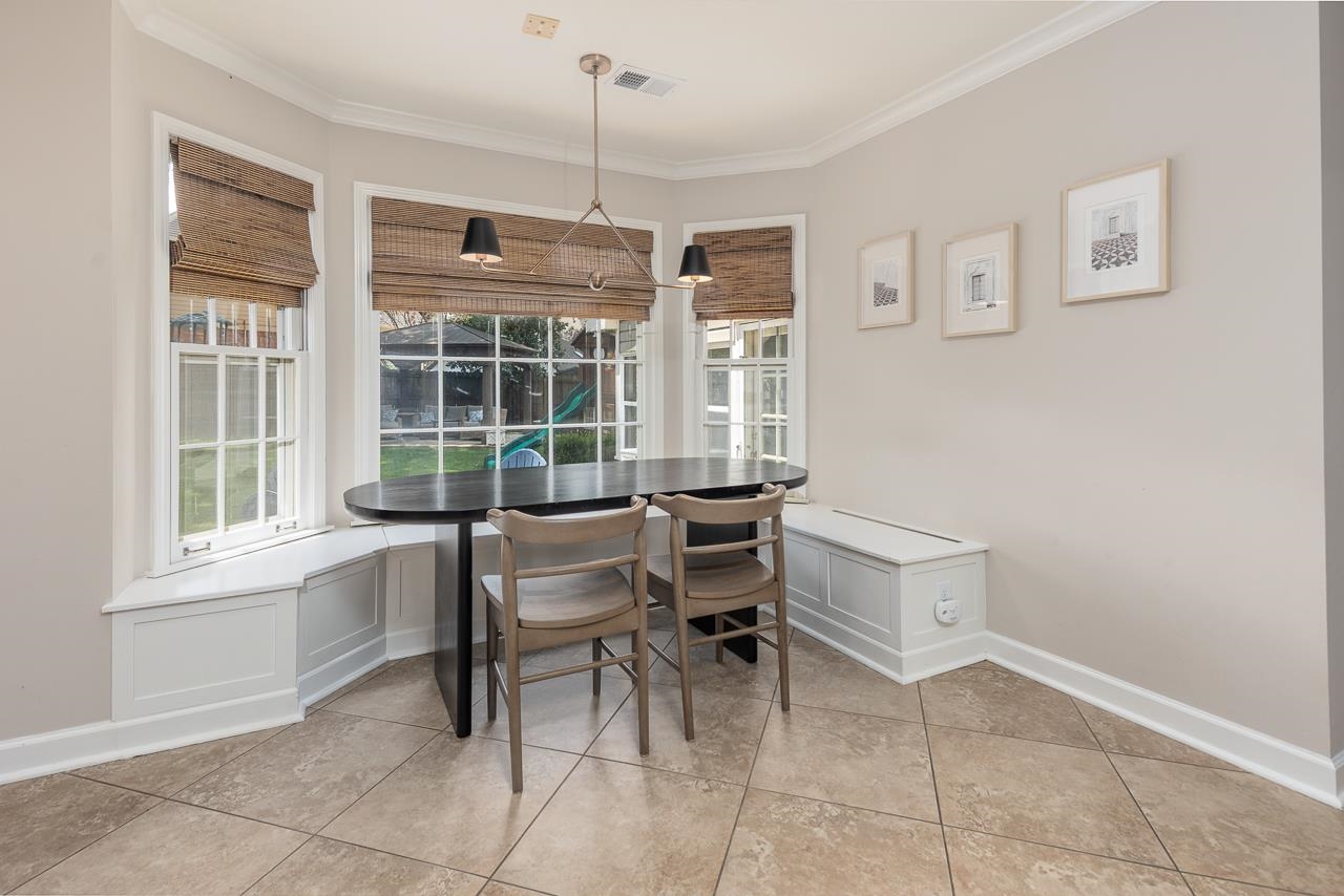 9169 GREENBRIER CV