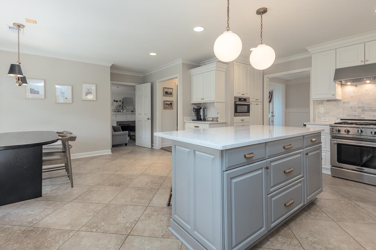 9169 GREENBRIER CV