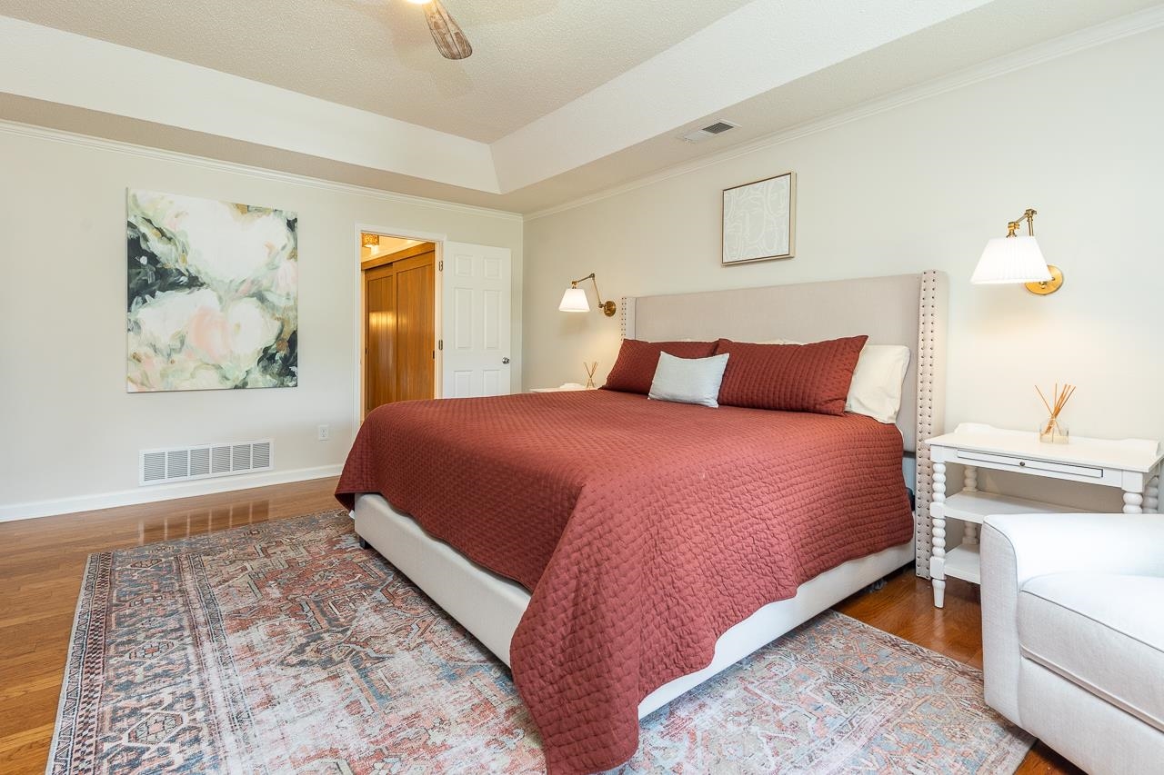9169 GREENBRIER CV