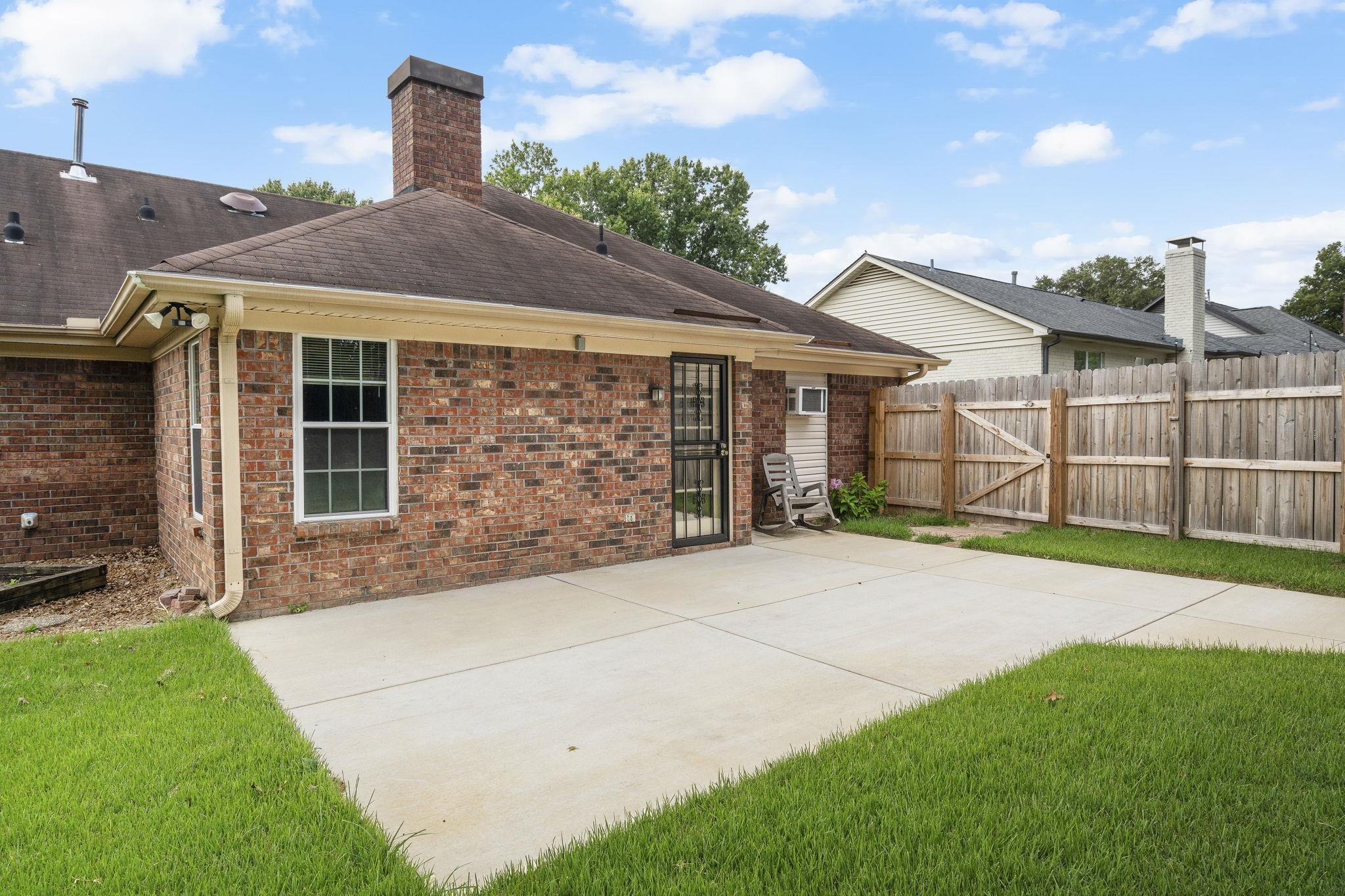 6352 BARWICK DR