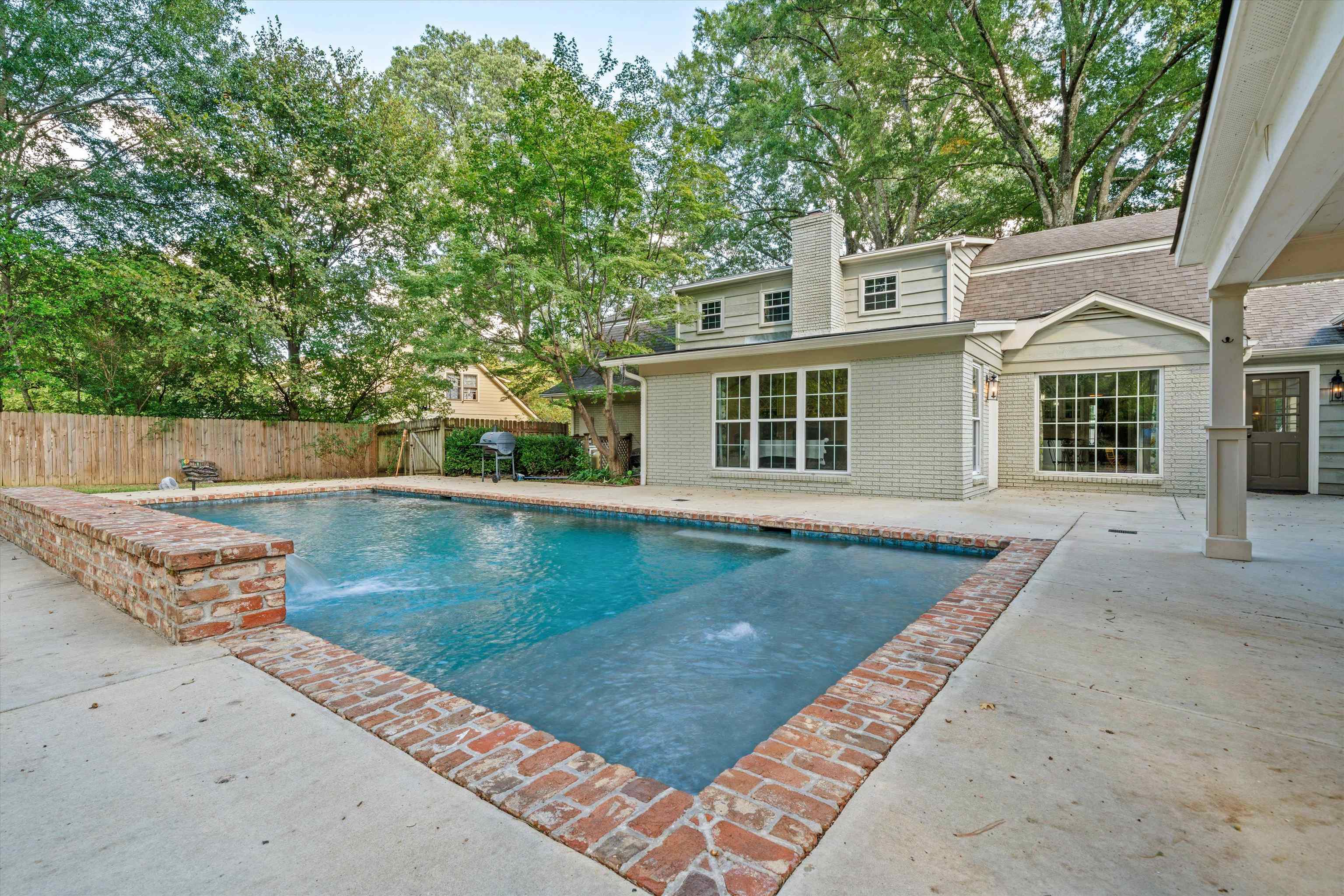 1695 BROOKSIDE DR