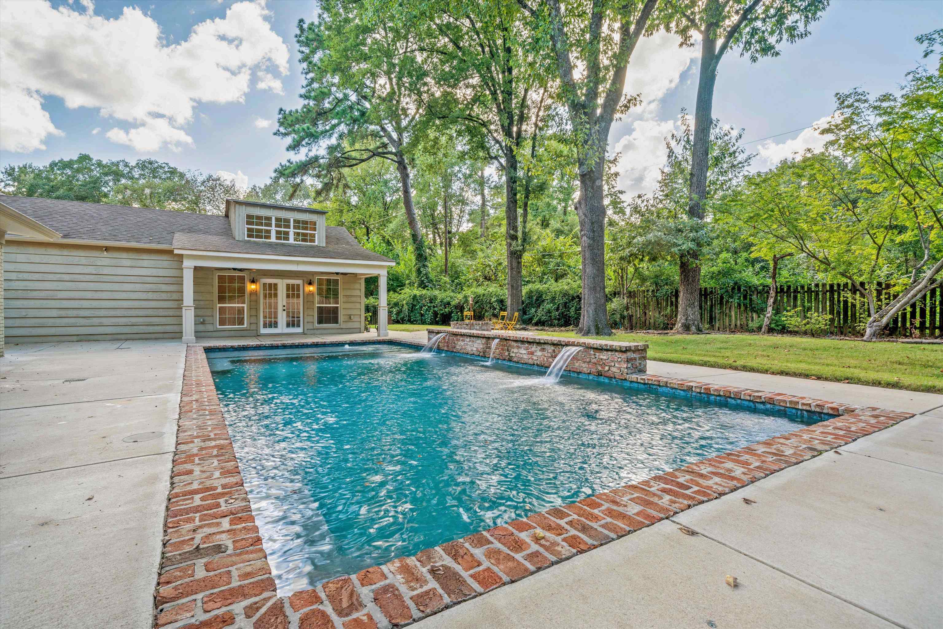 1695 BROOKSIDE DR