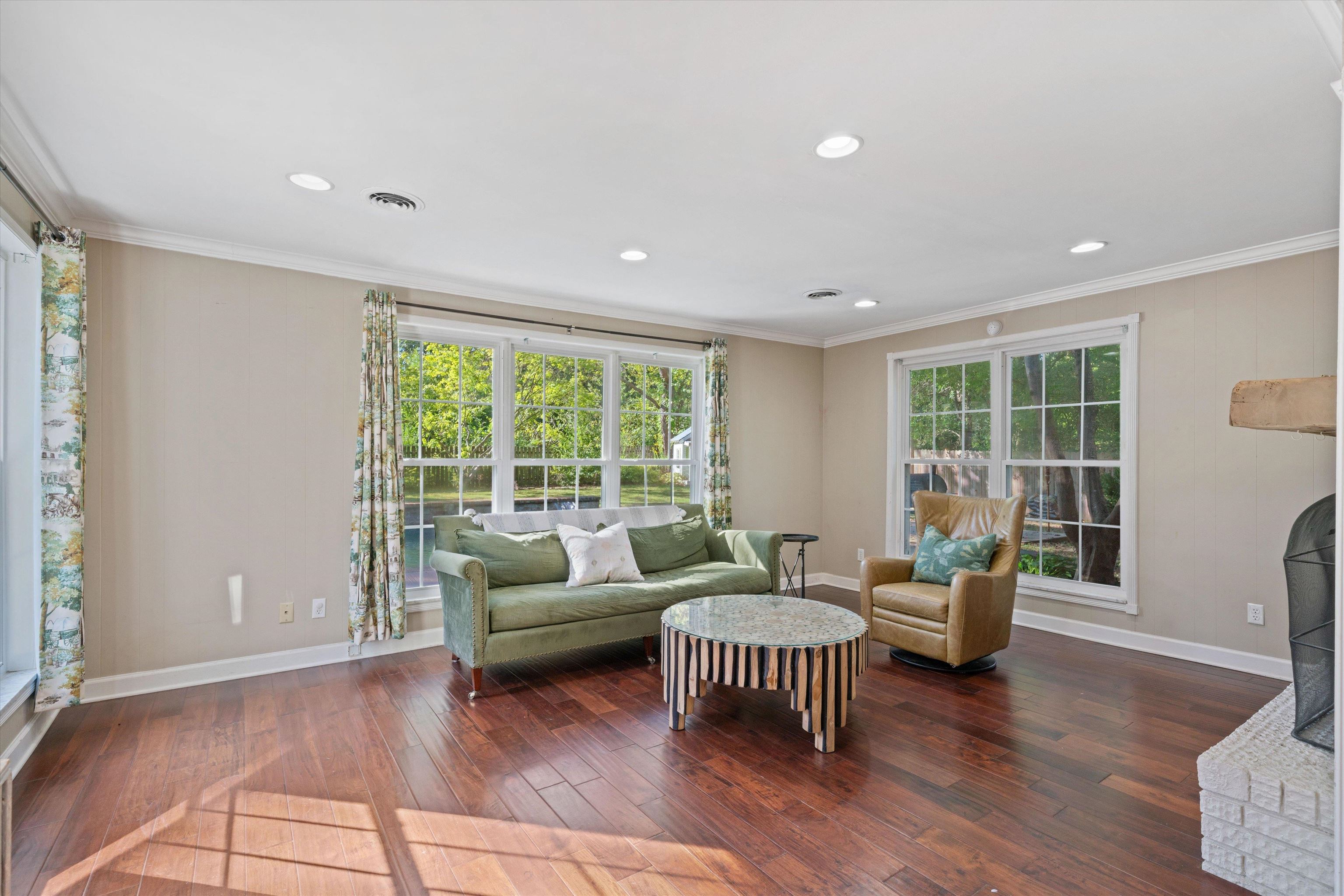 1695 BROOKSIDE DR