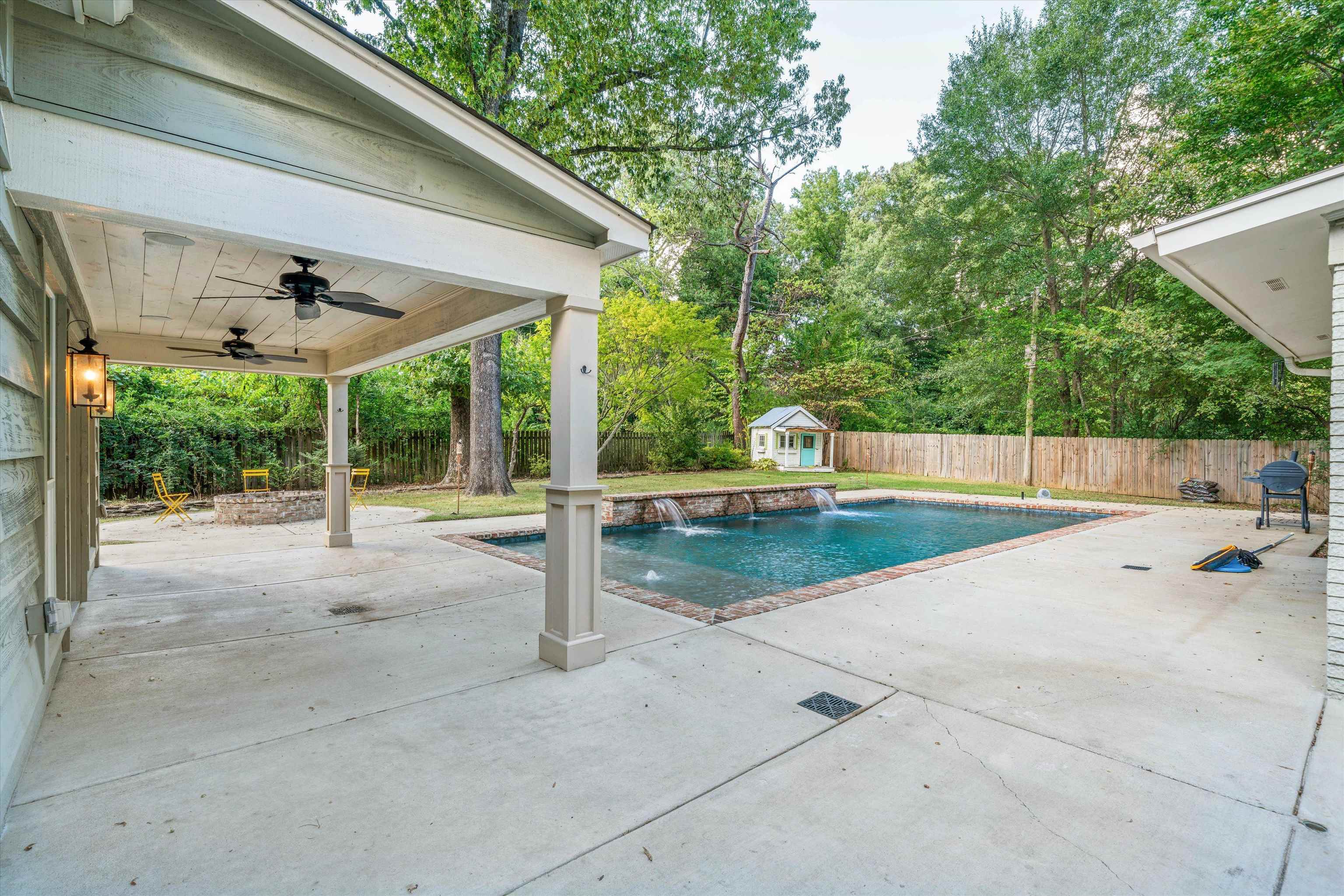 1695 BROOKSIDE DR