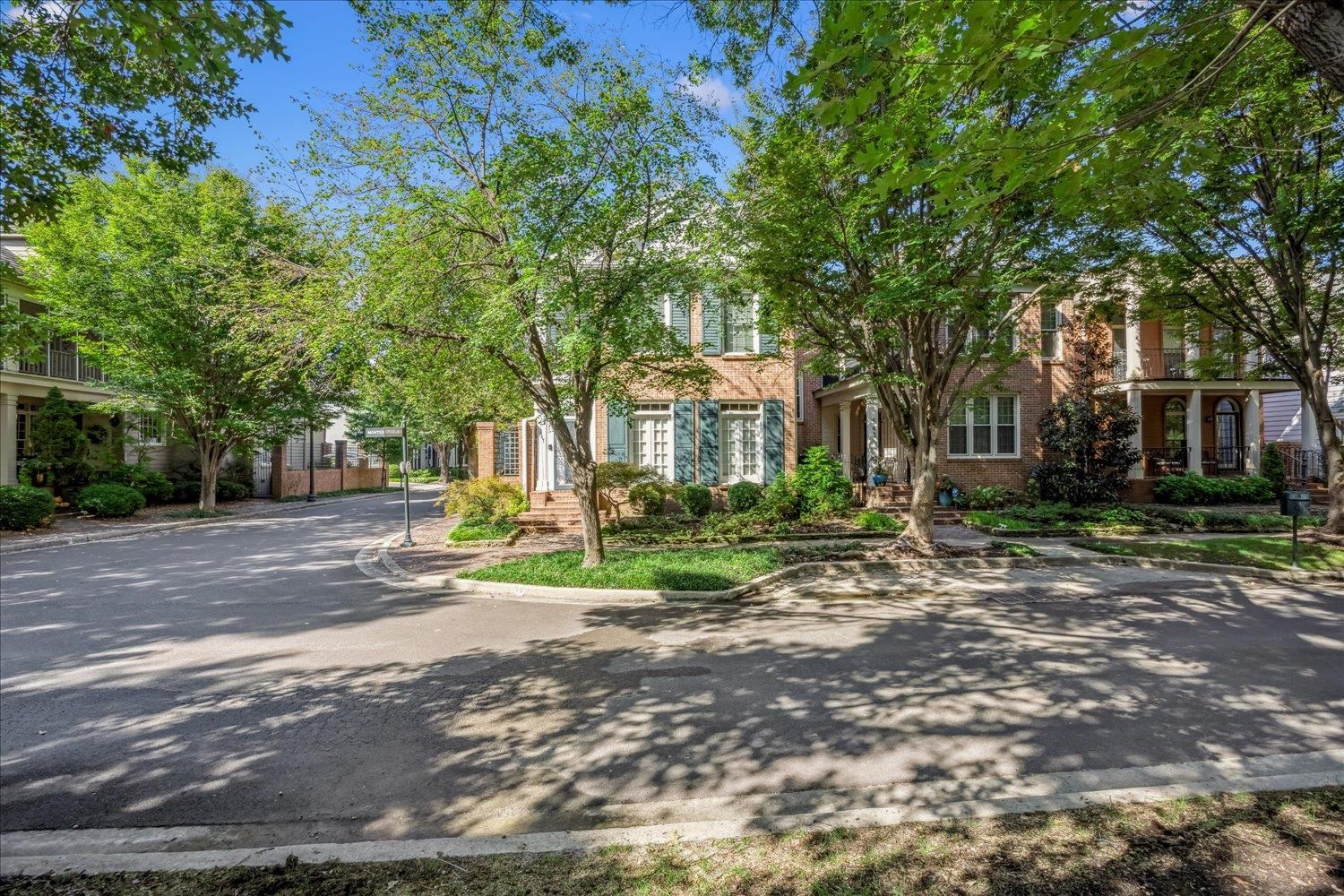 547 MONTEIGNE BLVD