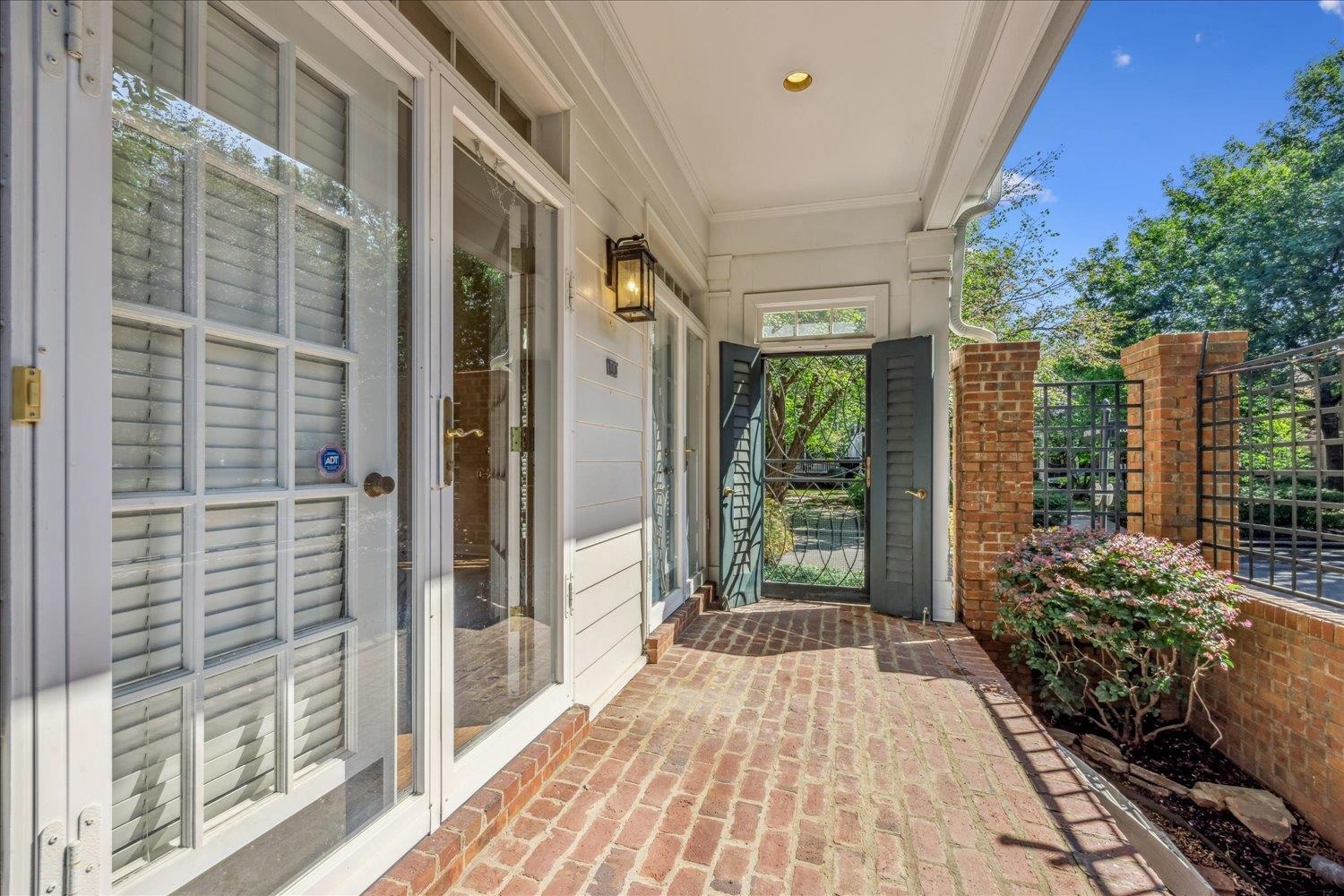 547 MONTEIGNE BLVD