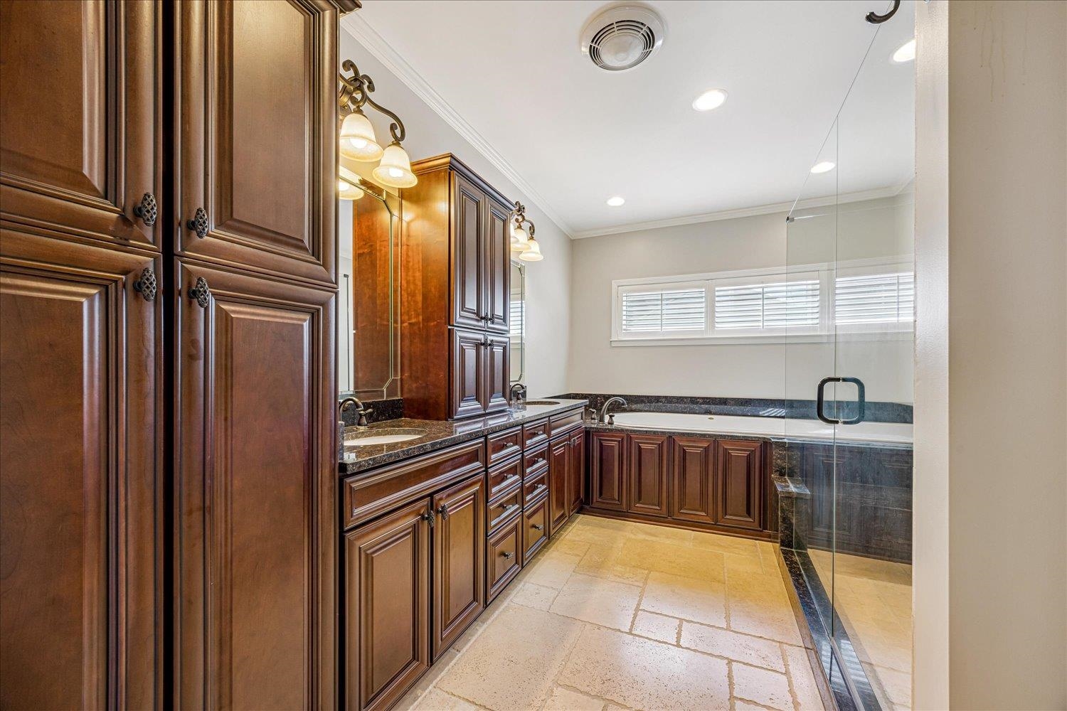 547 MONTEIGNE BLVD