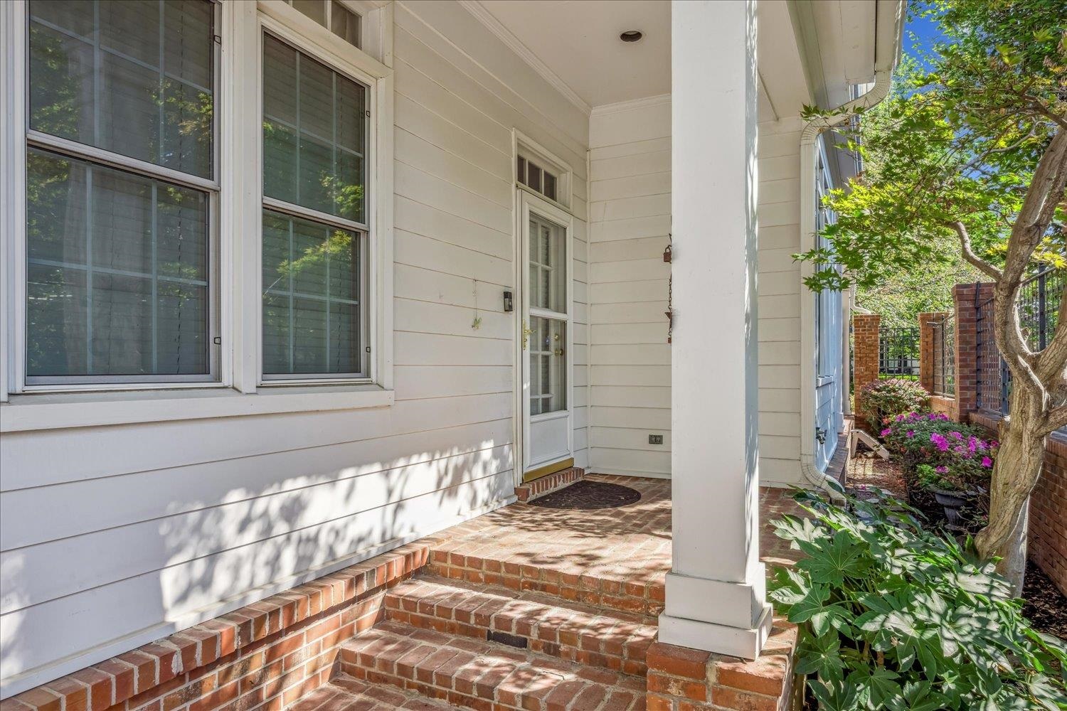 547 MONTEIGNE BLVD