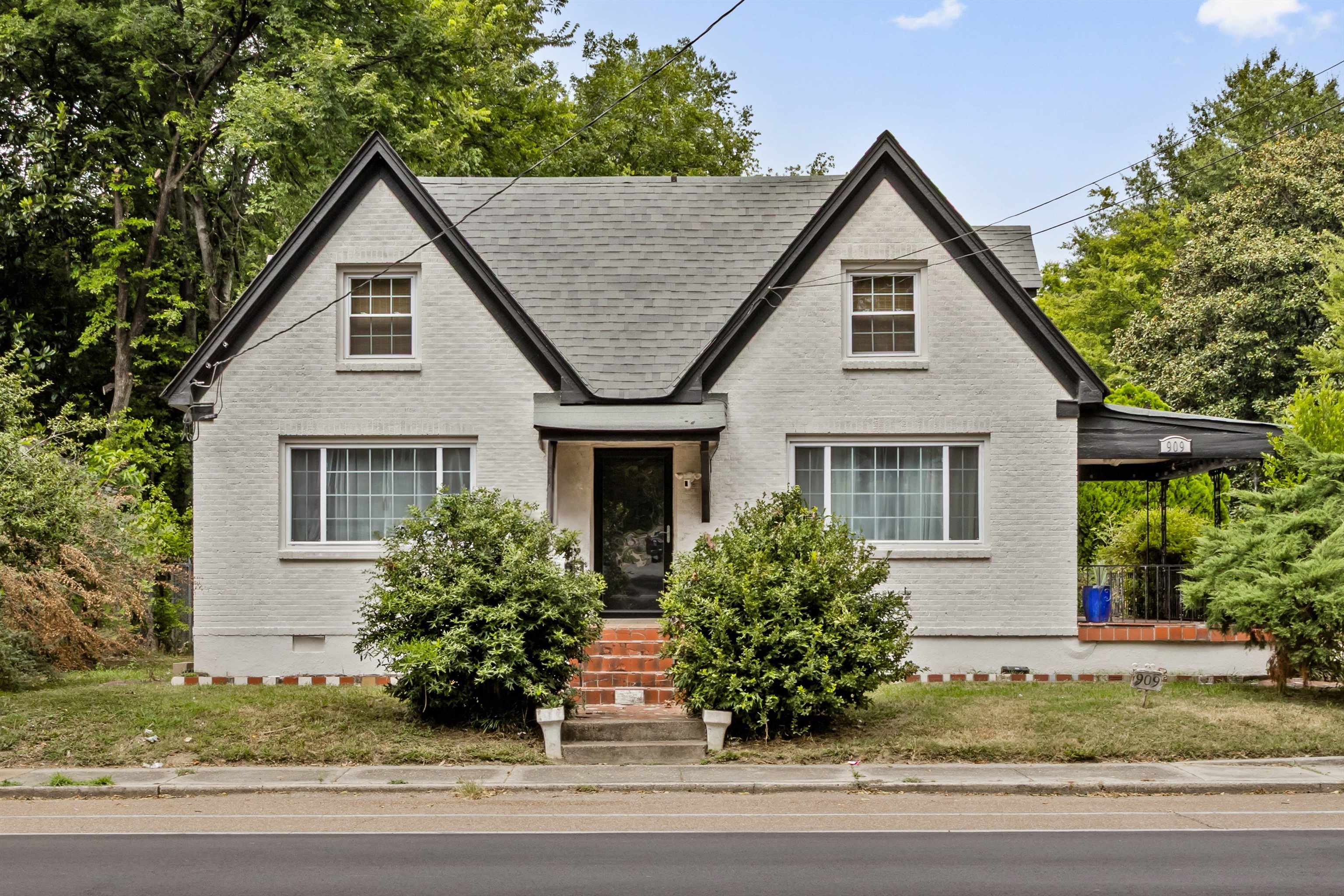 909 S MCLEAN BLVD