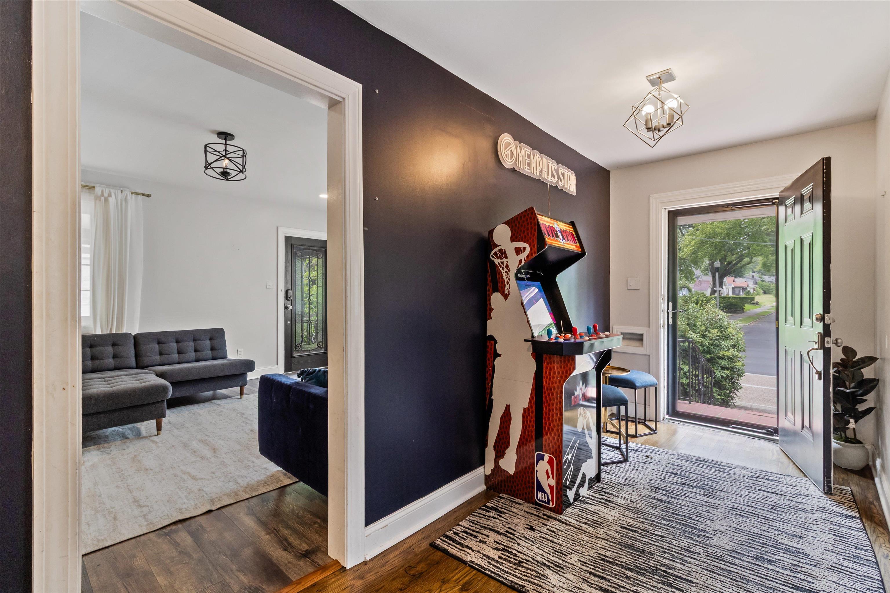 909 S MCLEAN BLVD