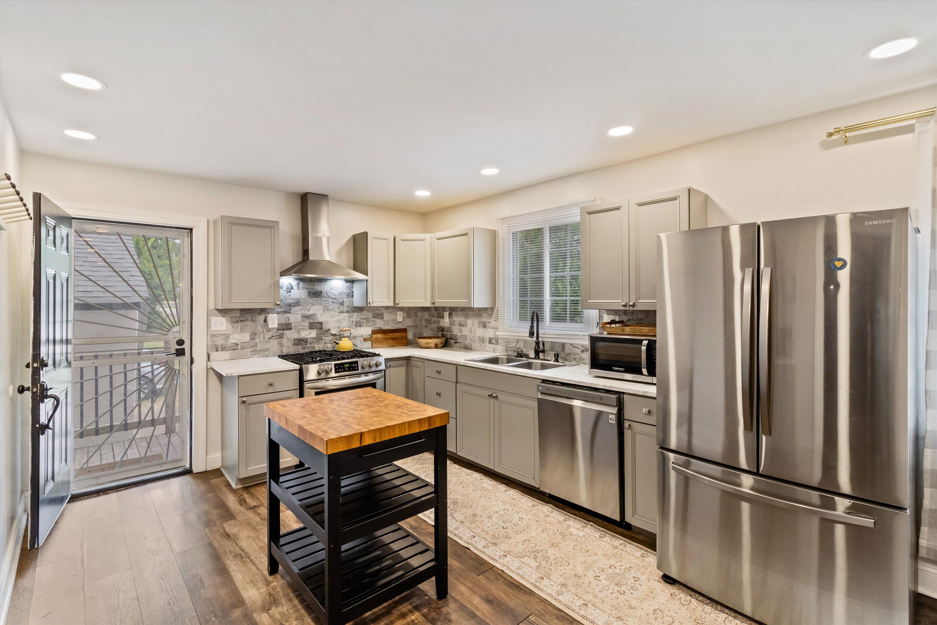 909 S MCLEAN BLVD
